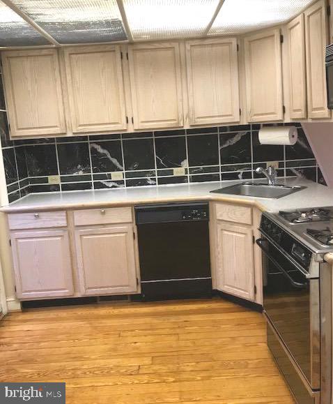 GARDEN CITY - Residential Lease