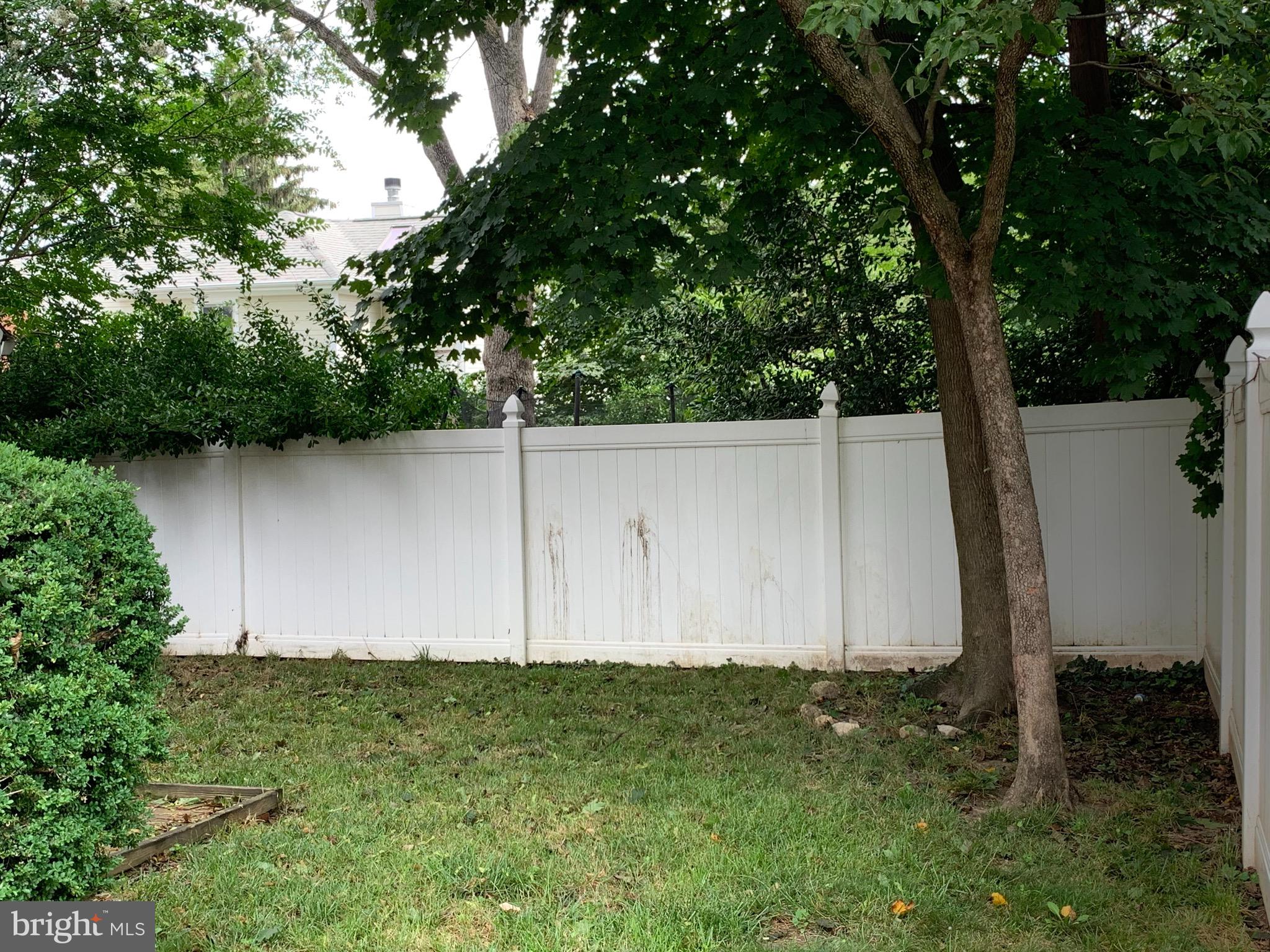 GARDEN CITY - Residential Lease