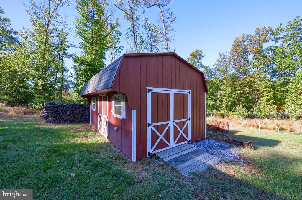 Photo of 814 Moores Mountain Road, LEWISBERRY, PA 17339 (MLS # PAYK2091594)