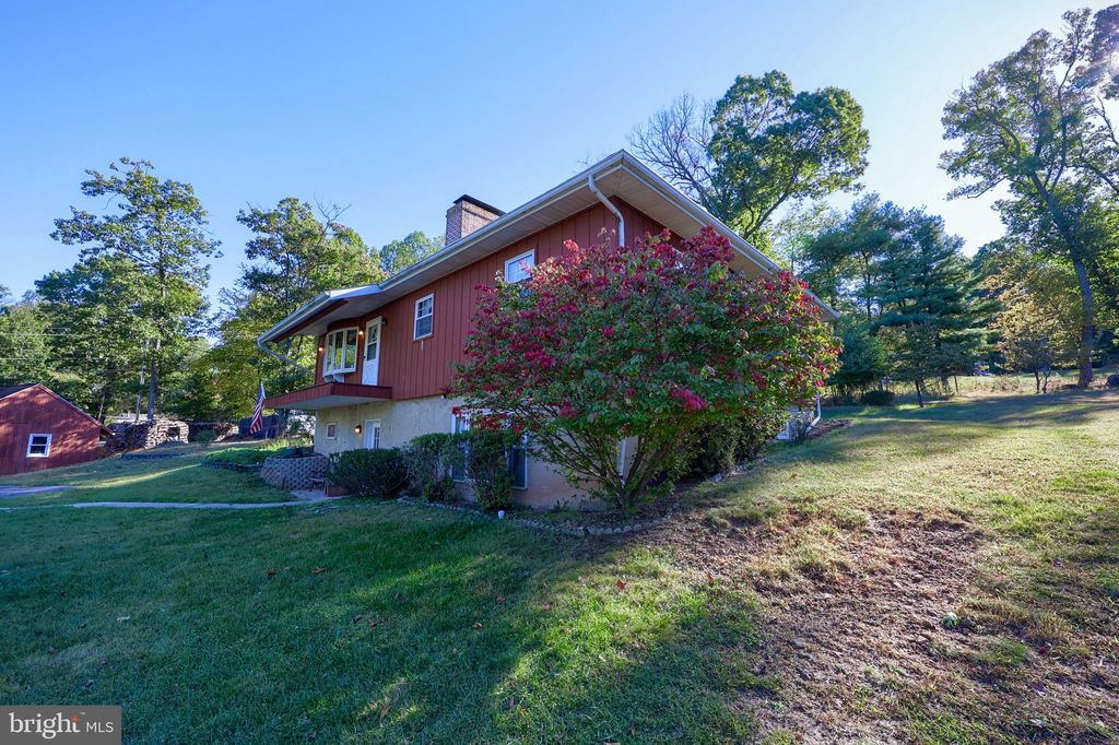 Photo of 814 Moores Mountain Road, LEWISBERRY, PA 17339 (MLS # PAYK2091594)