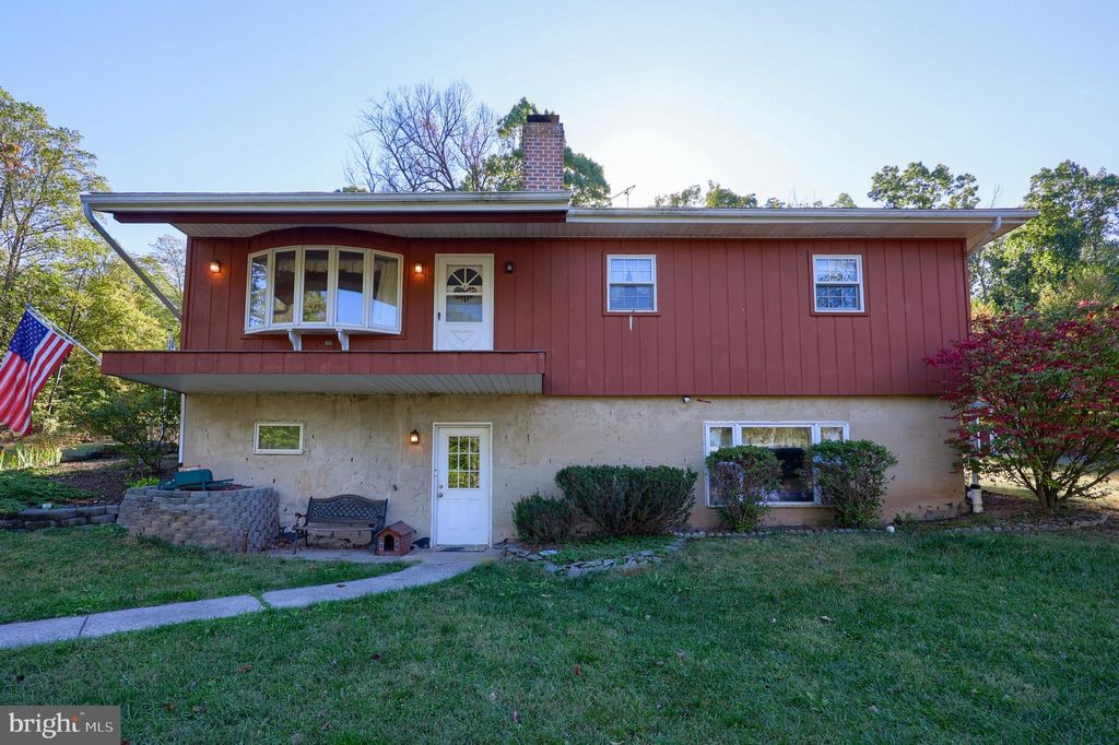 Photo of 814 Moores Mountain Road, LEWISBERRY, PA 17339 (MLS # PAYK2091594)