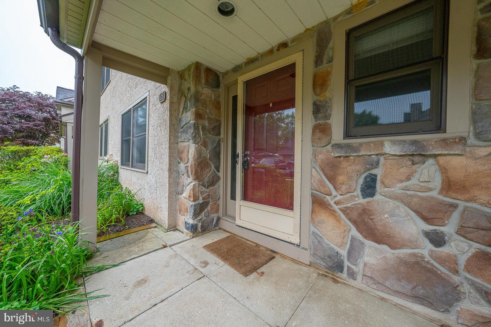 28 WOODSTREAM DRIVE