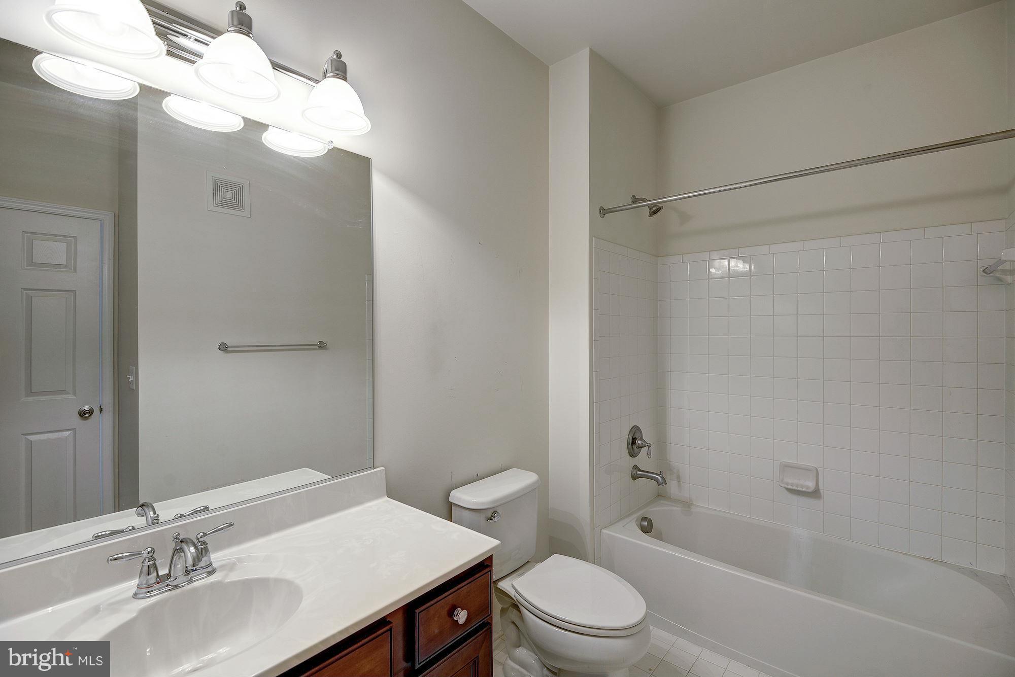 RESIDENCES AT DULLES PRK - Residential