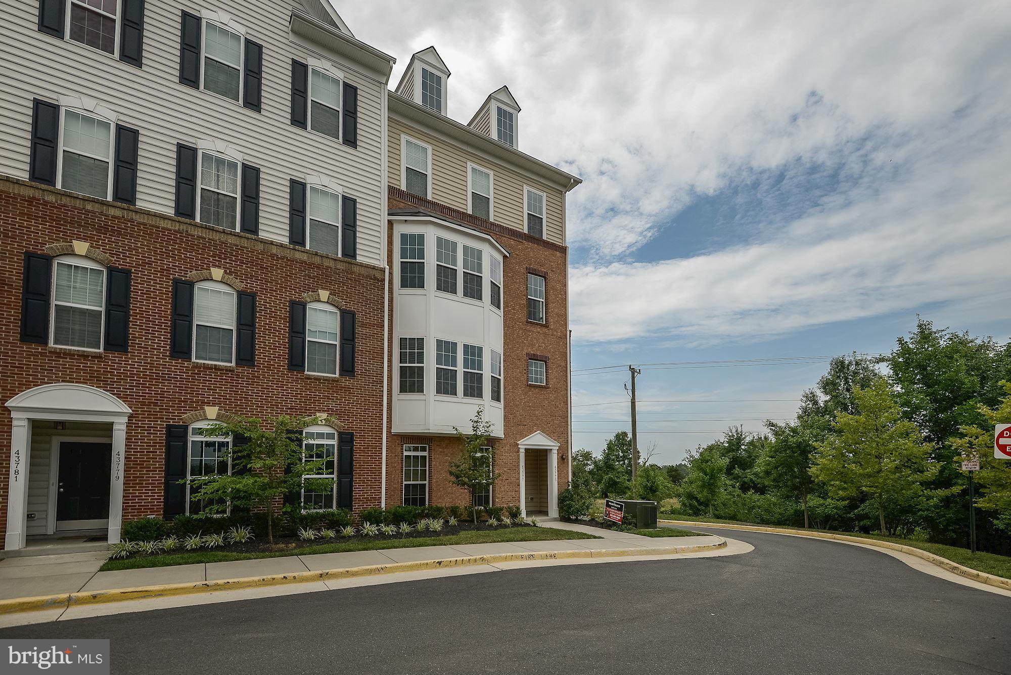 RESIDENCES AT DULLES PRK - Residential