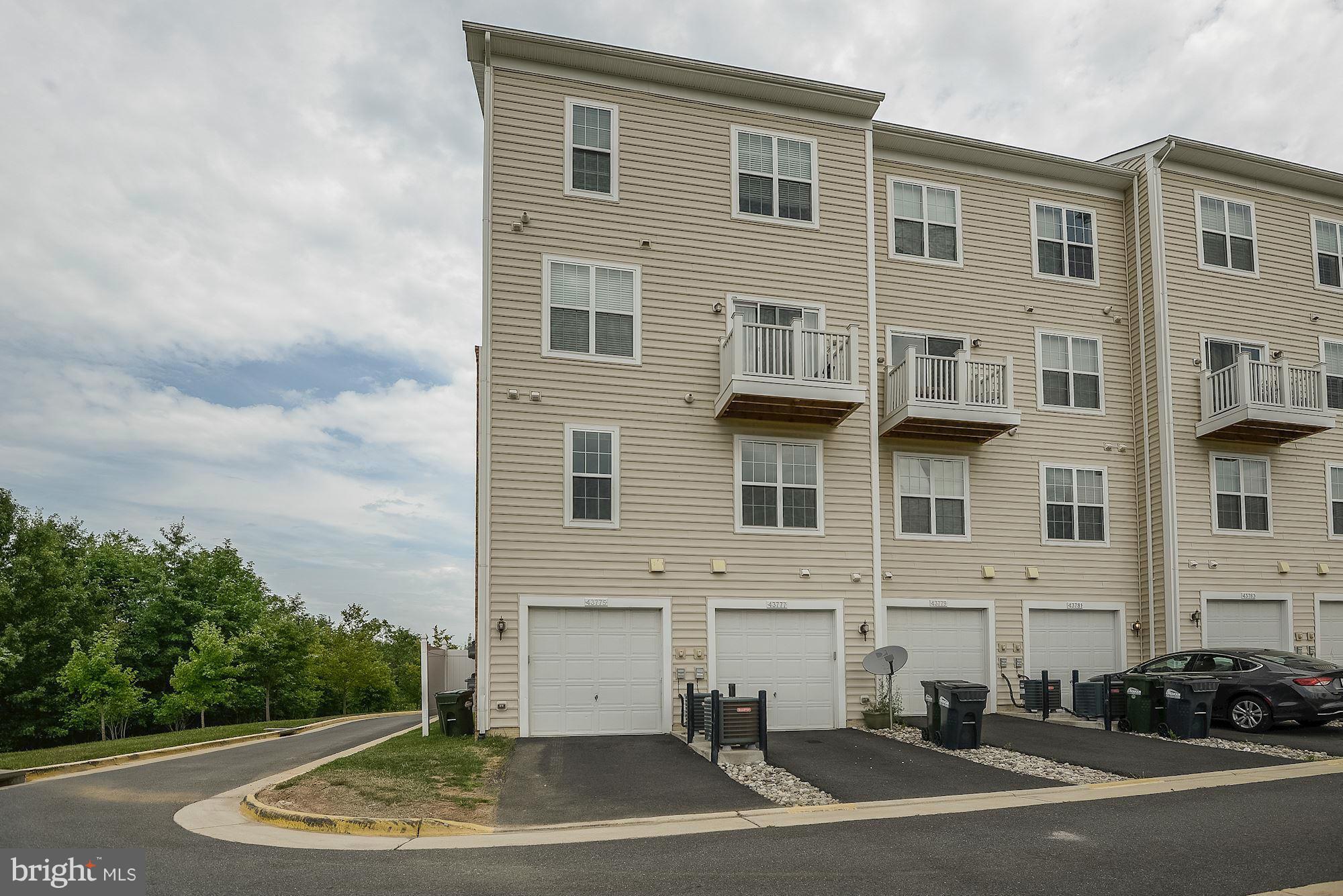 RESIDENCES AT DULLES PRK - Residential