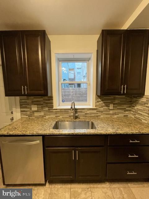 NORRIS SQUARE - Residential Lease