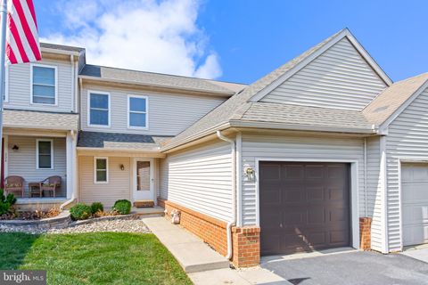 Photo of 222 Parklawn Court, Lancaster, PA 17601 (MLS # PALA2054984)
