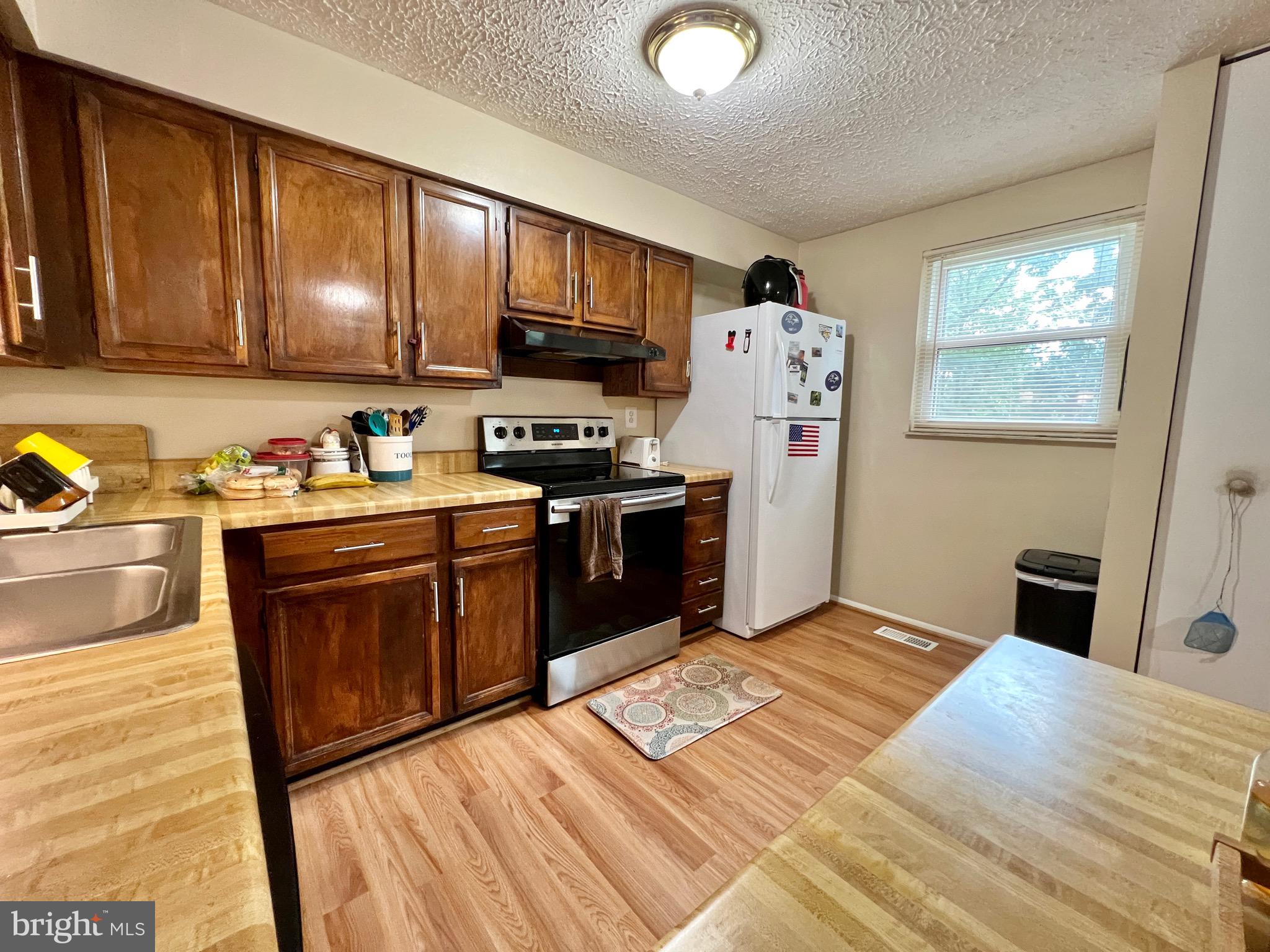 DAMASCUS MANOR - Residential