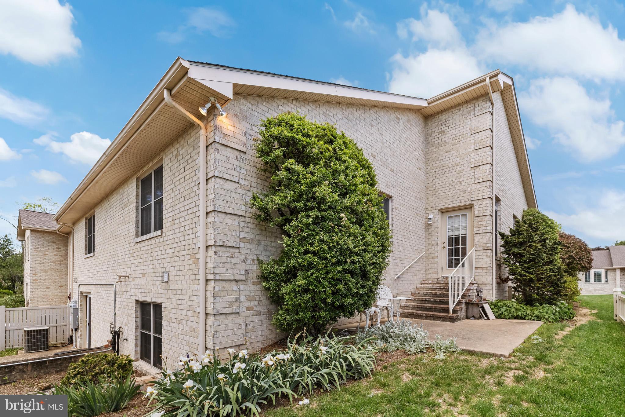 FALCON PLACE - Residential