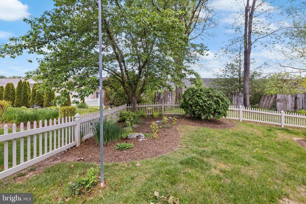 Photo of 609 Kestrel Court, WOODSTOCK, VA 22664 (MLS # VASH2014172)