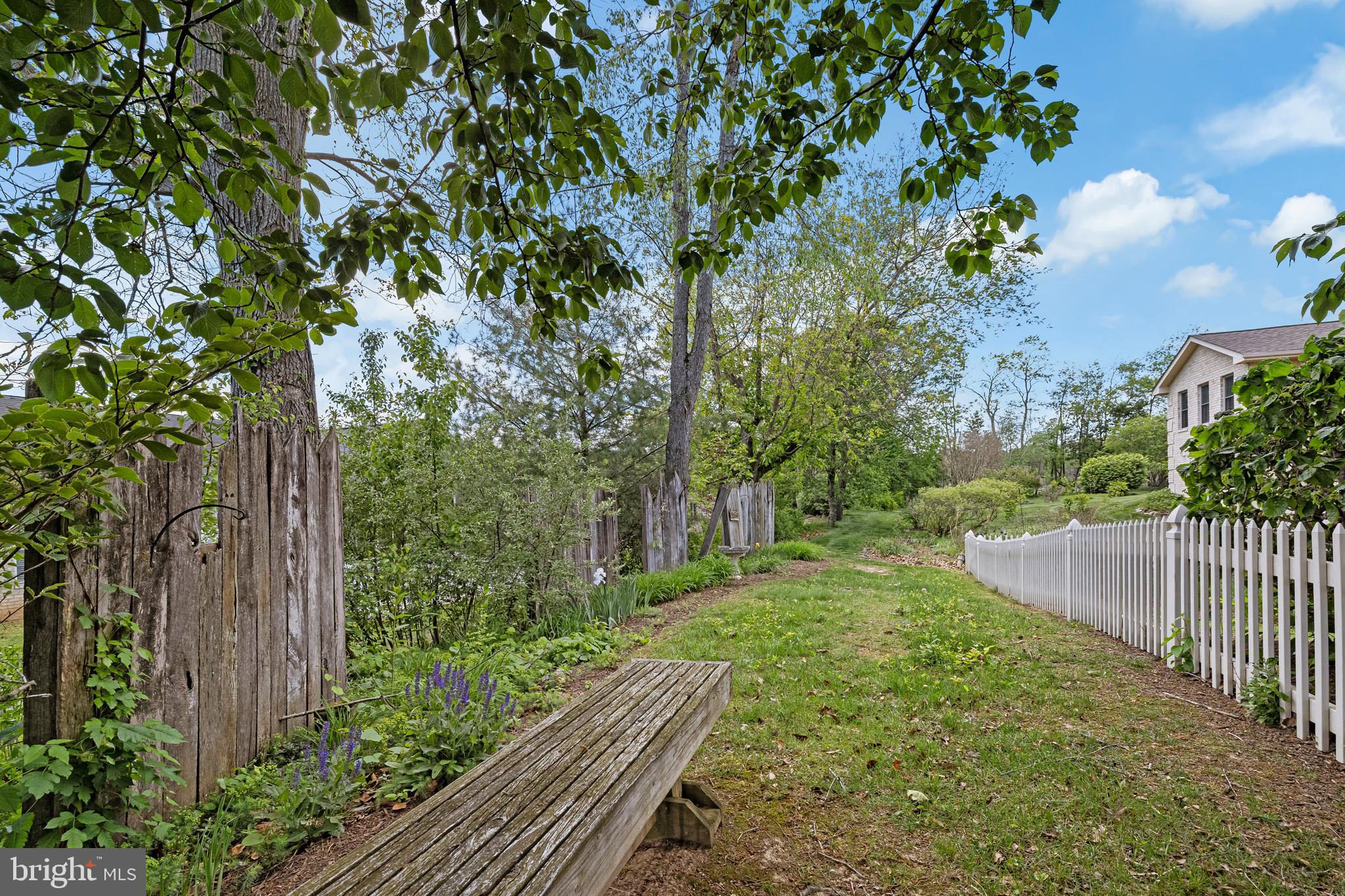 FALCON PLACE - Residential