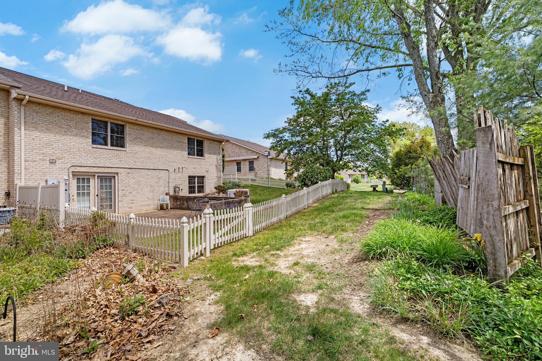 FALCON PLACE - Residential