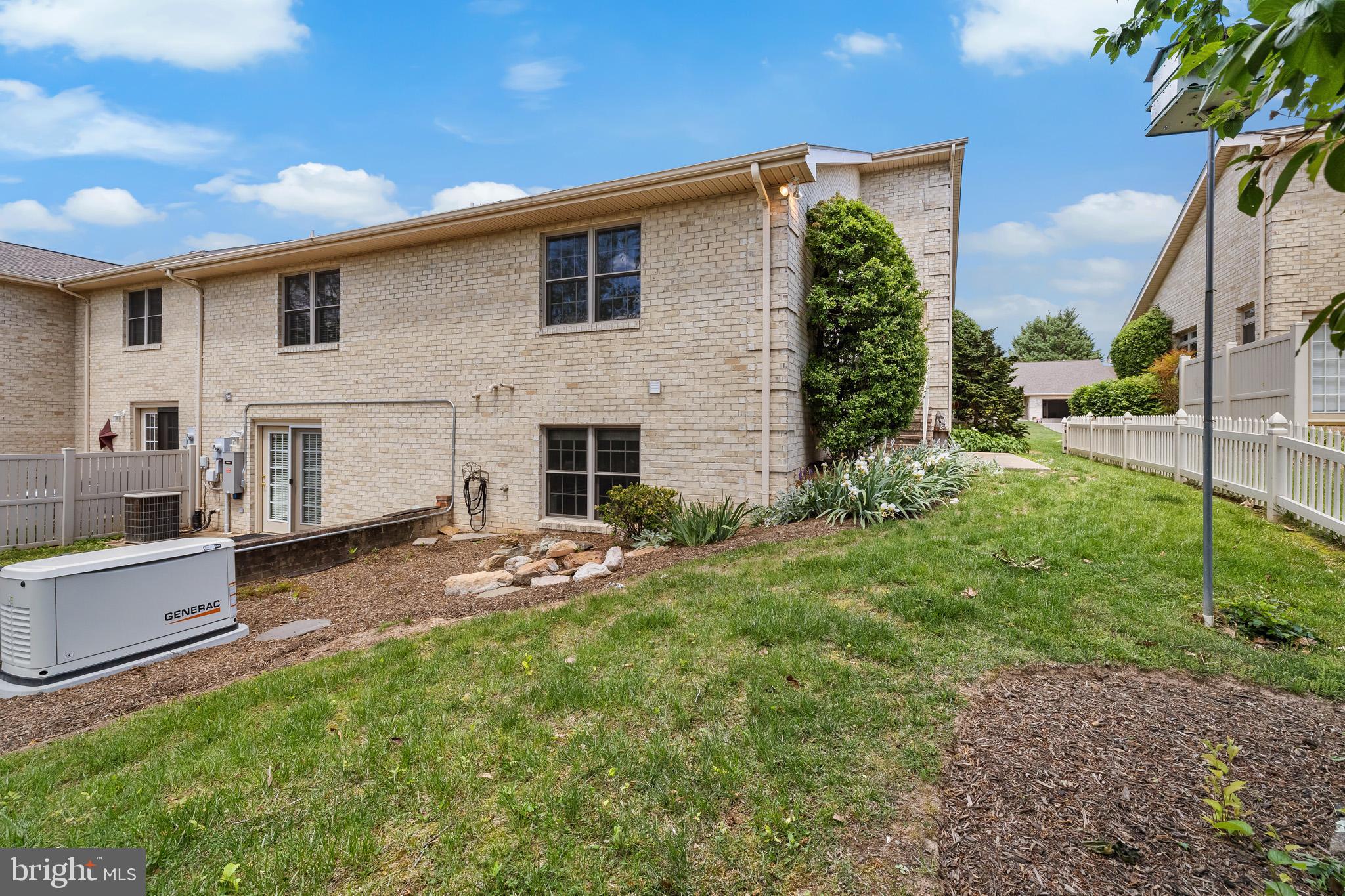 FALCON PLACE - Residential