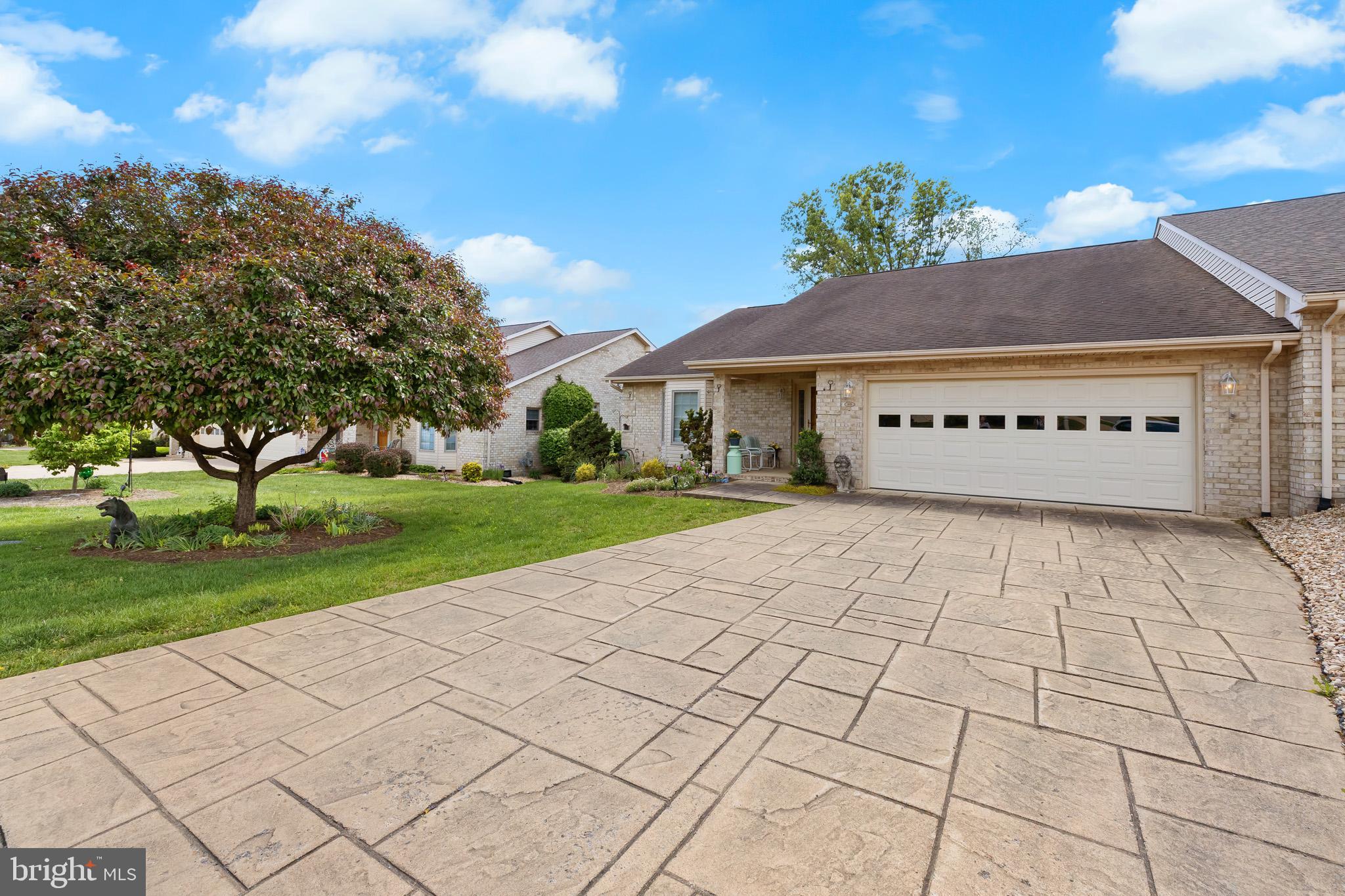 FALCON PLACE - Residential