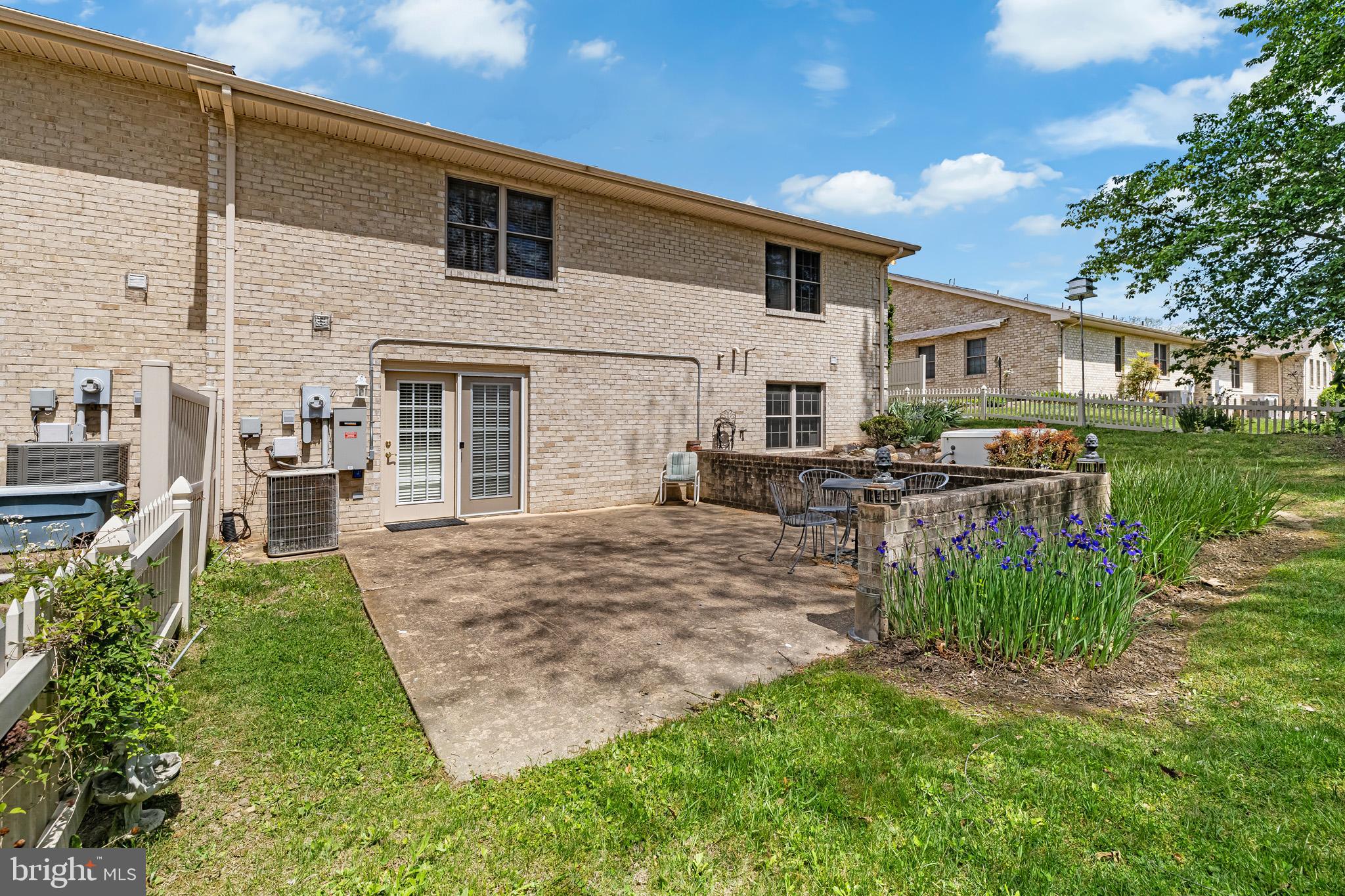 FALCON PLACE - Residential