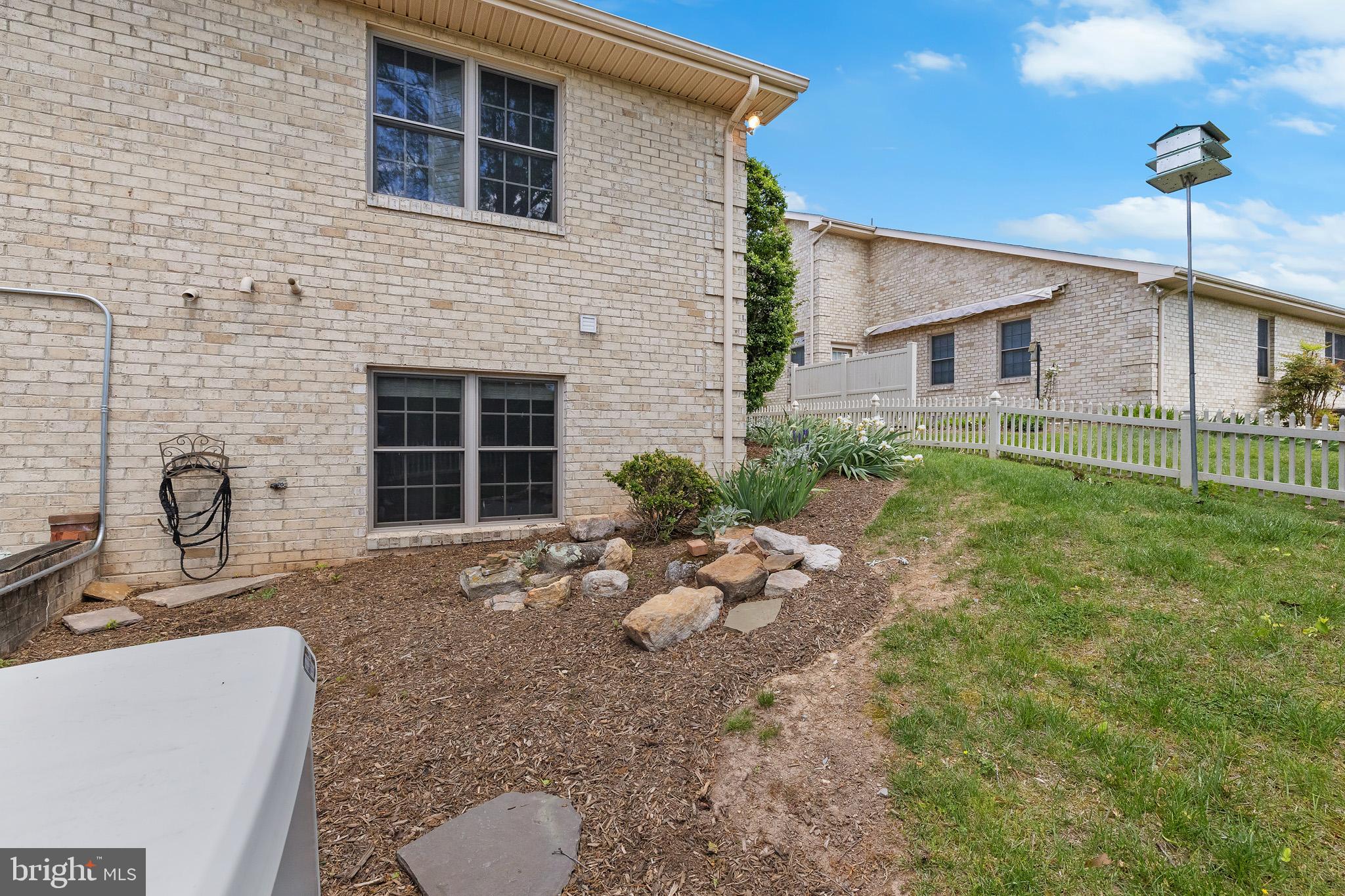 FALCON PLACE - Residential