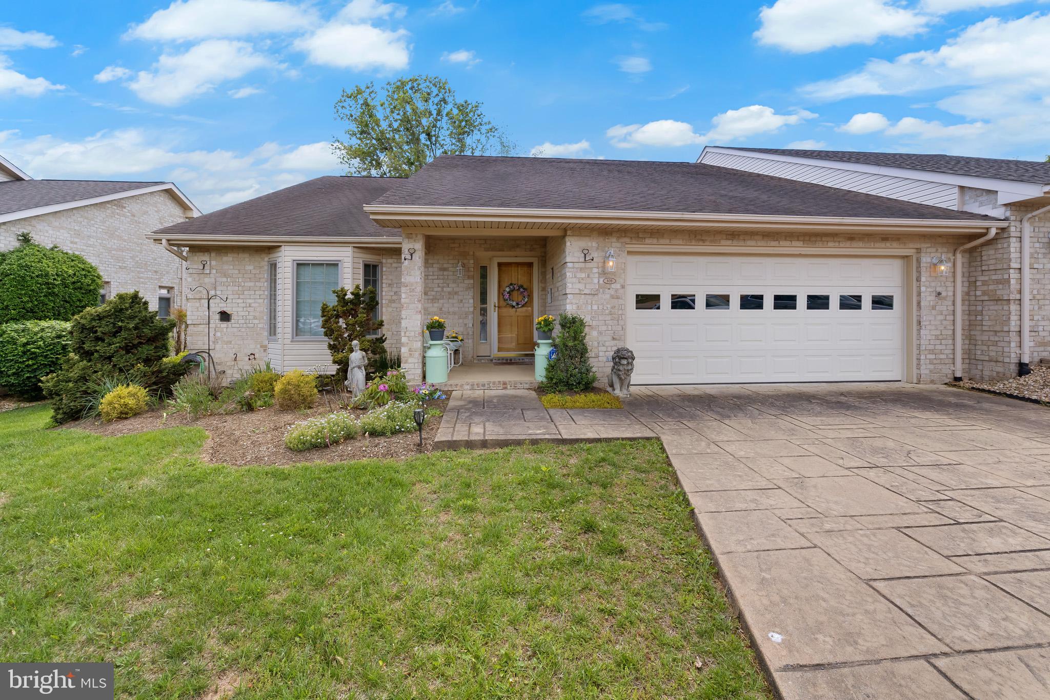 FALCON PLACE - Residential