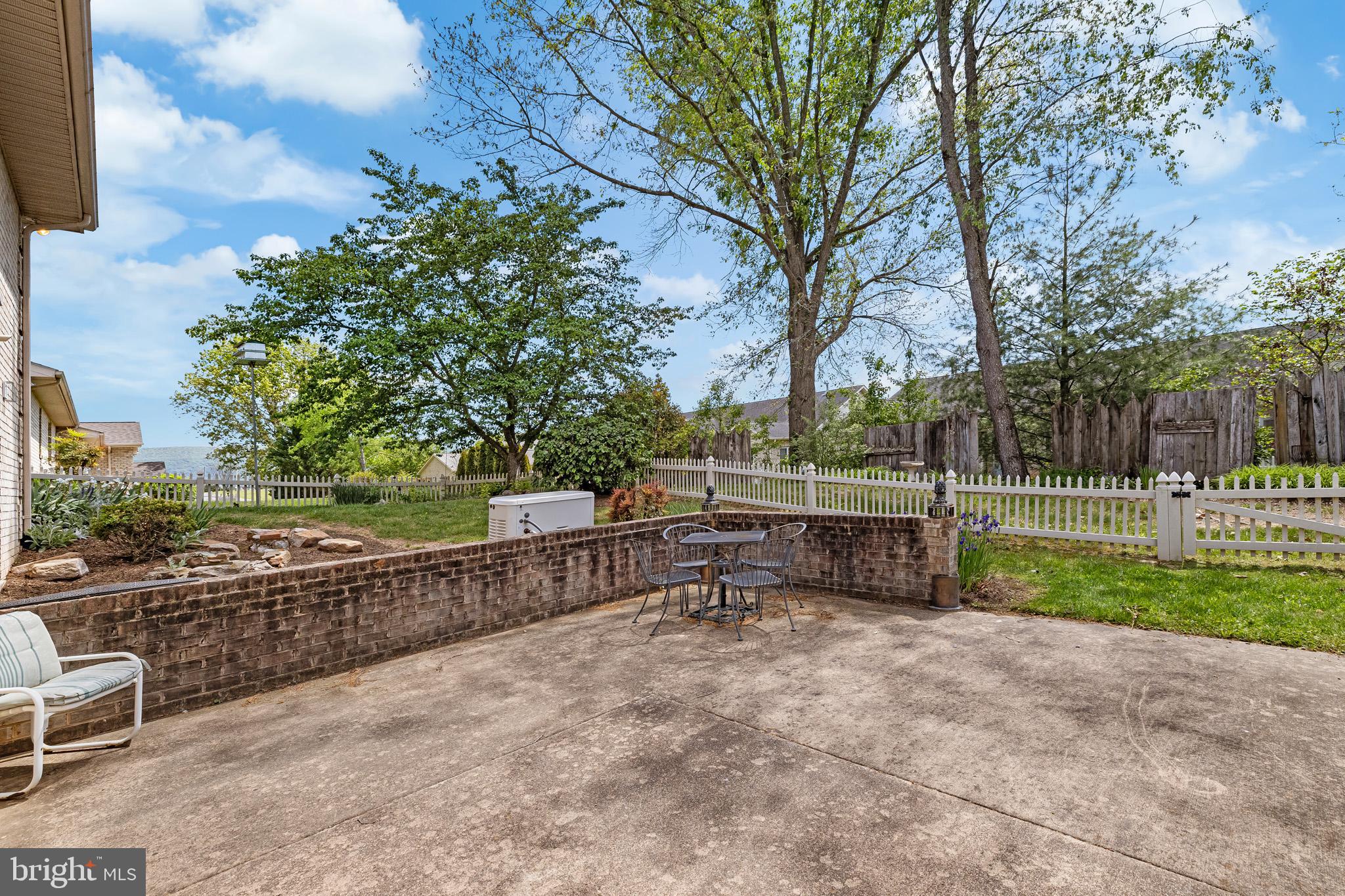 FALCON PLACE - Residential