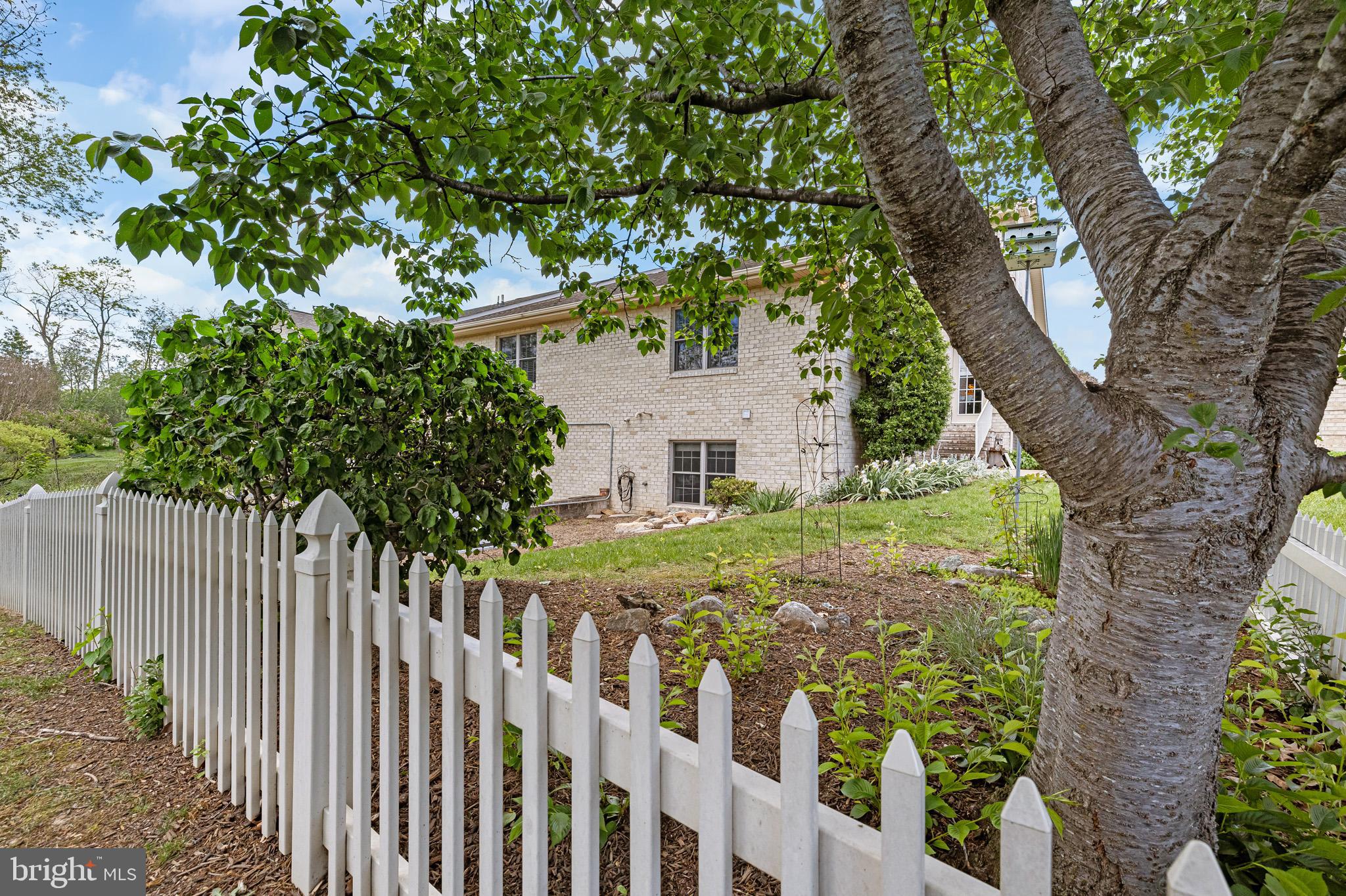 FALCON PLACE - Residential