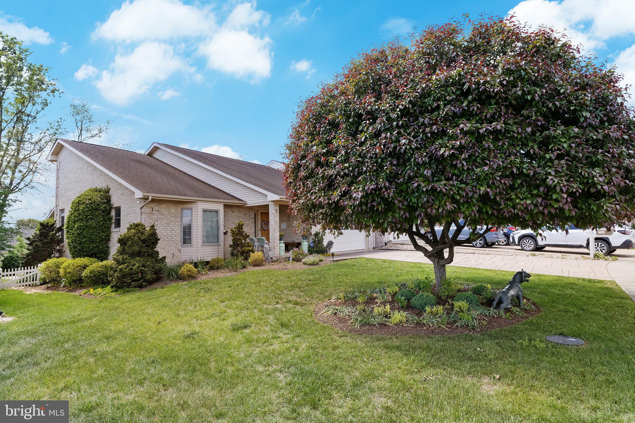 FALCON PLACE - Residential