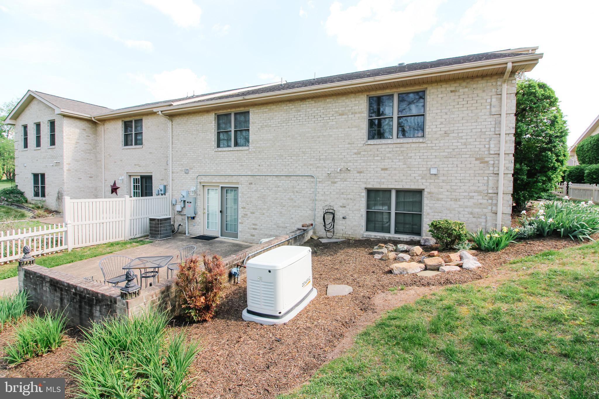 FALCON PLACE - Residential