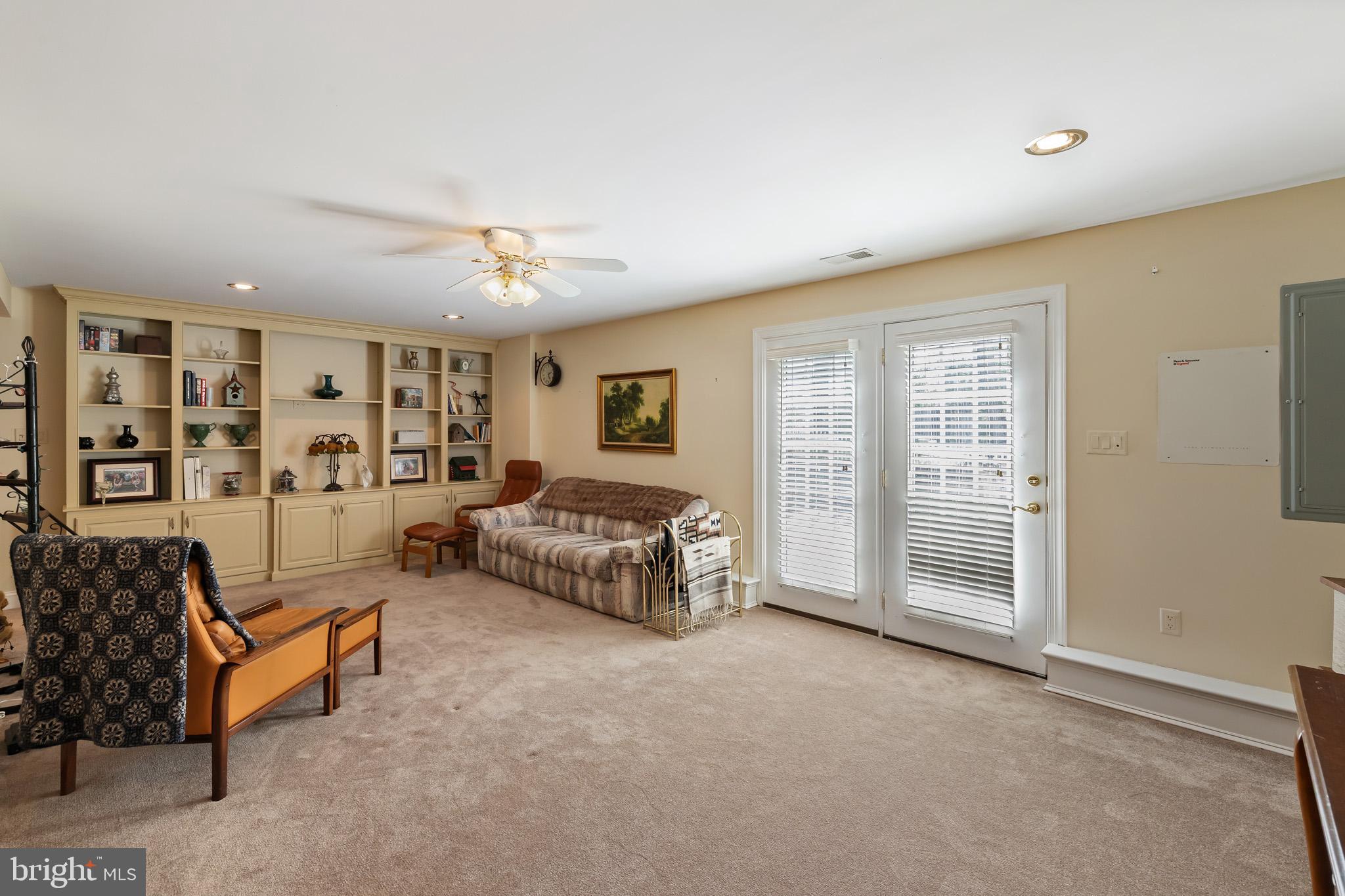 FALCON PLACE - Residential