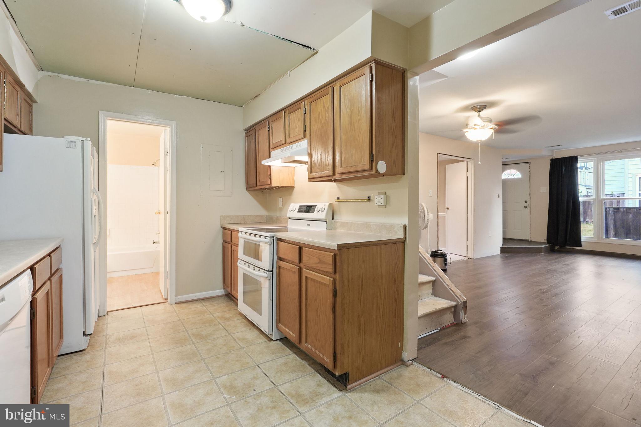 STONINGTON CONDOMINIUMS - Residential