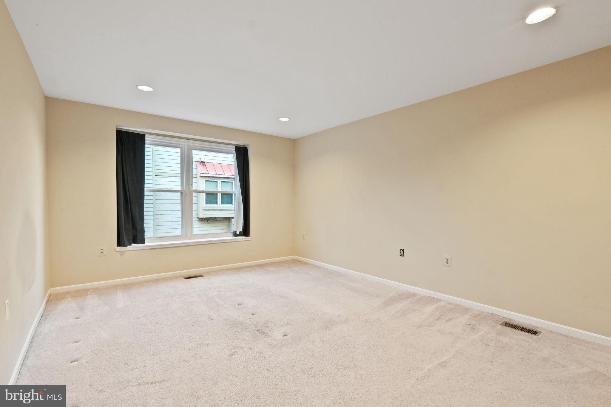 STONINGTON CONDOMINIUMS - Residential