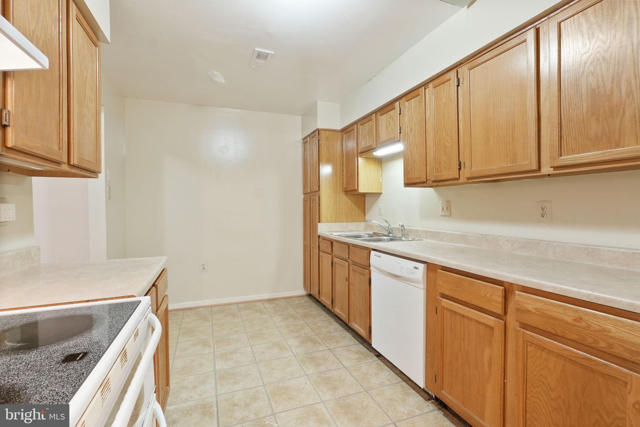 STONINGTON CONDOMINIUMS - Residential