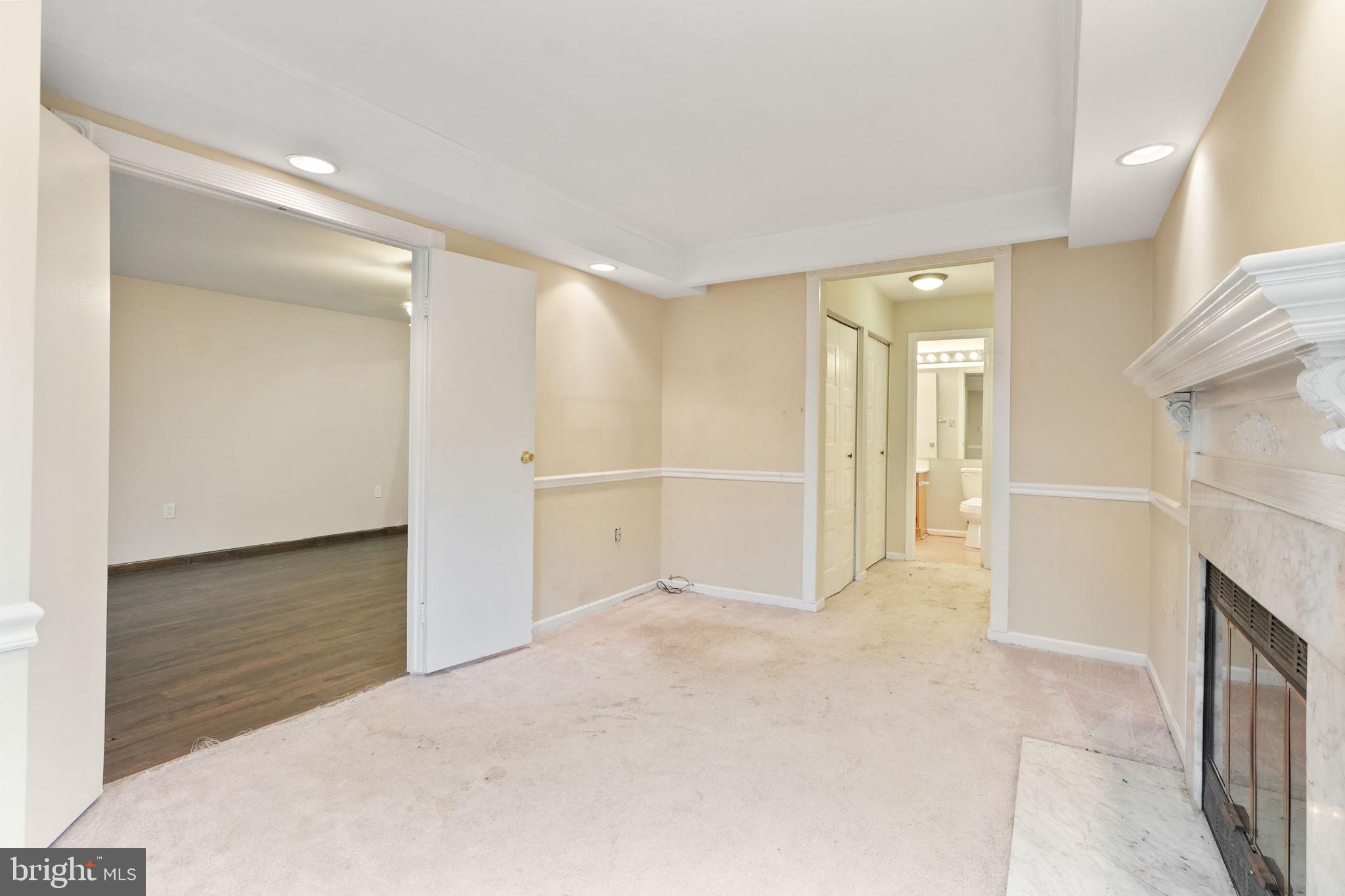 STONINGTON CONDOMINIUMS - Residential