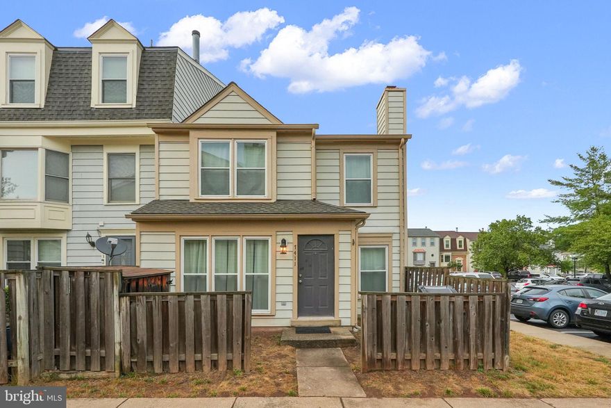 End unit townhome style condo with low monthly fees. New roof, HVAC, Windows, Washer and Dryer, Front door and garbage disposal. The rest is available for you to make your own. it is an incredible investment opportunity.