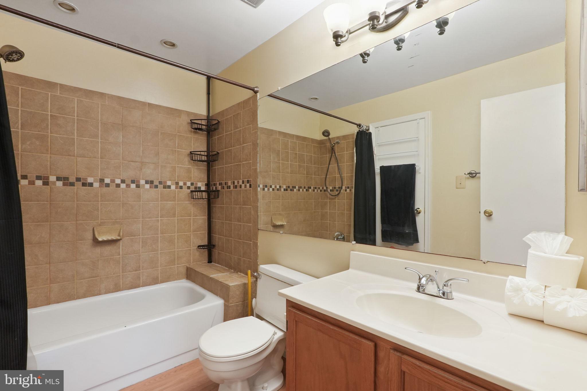 STONINGTON CONDOMINIUMS - Residential