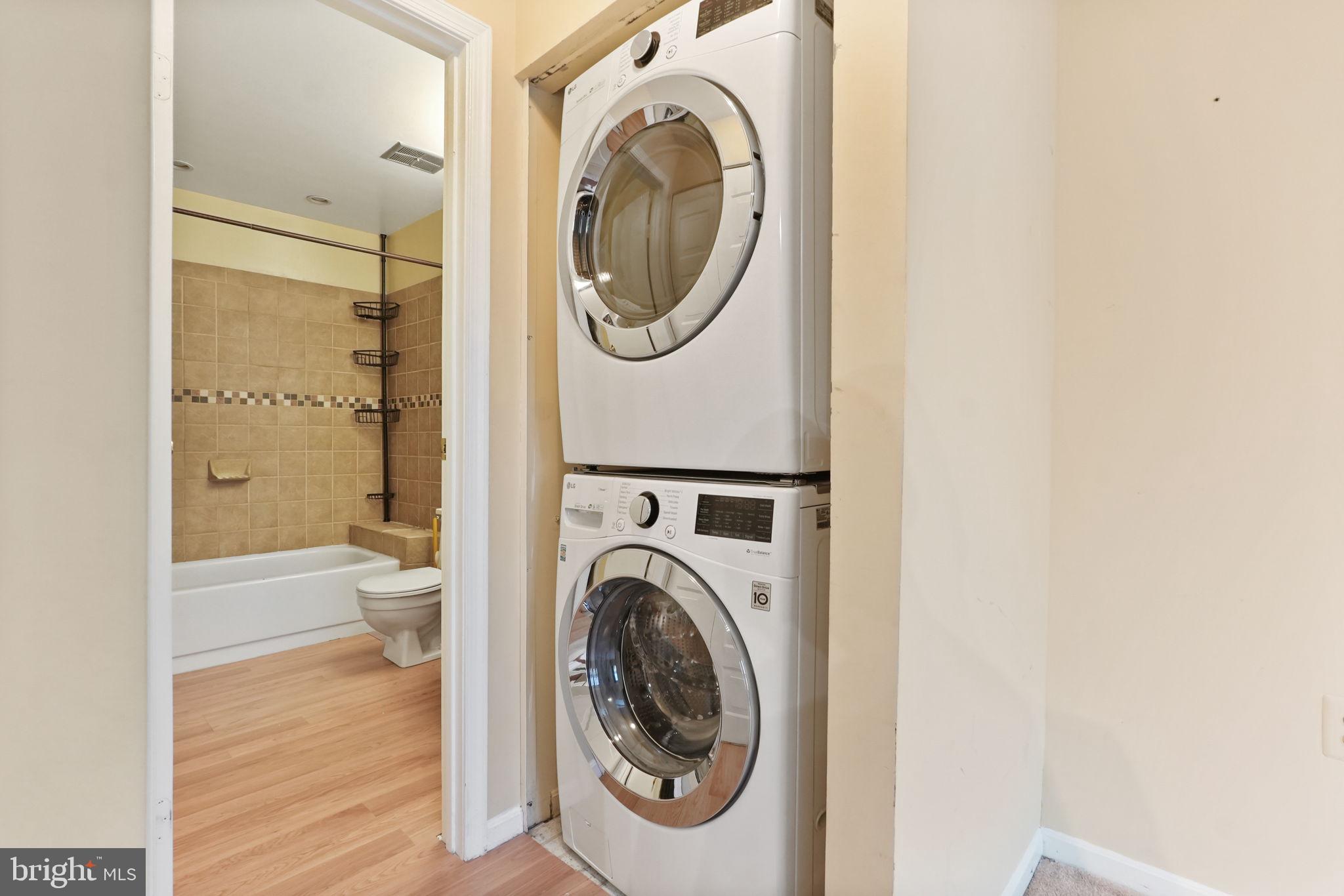 STONINGTON CONDOMINIUMS - Residential