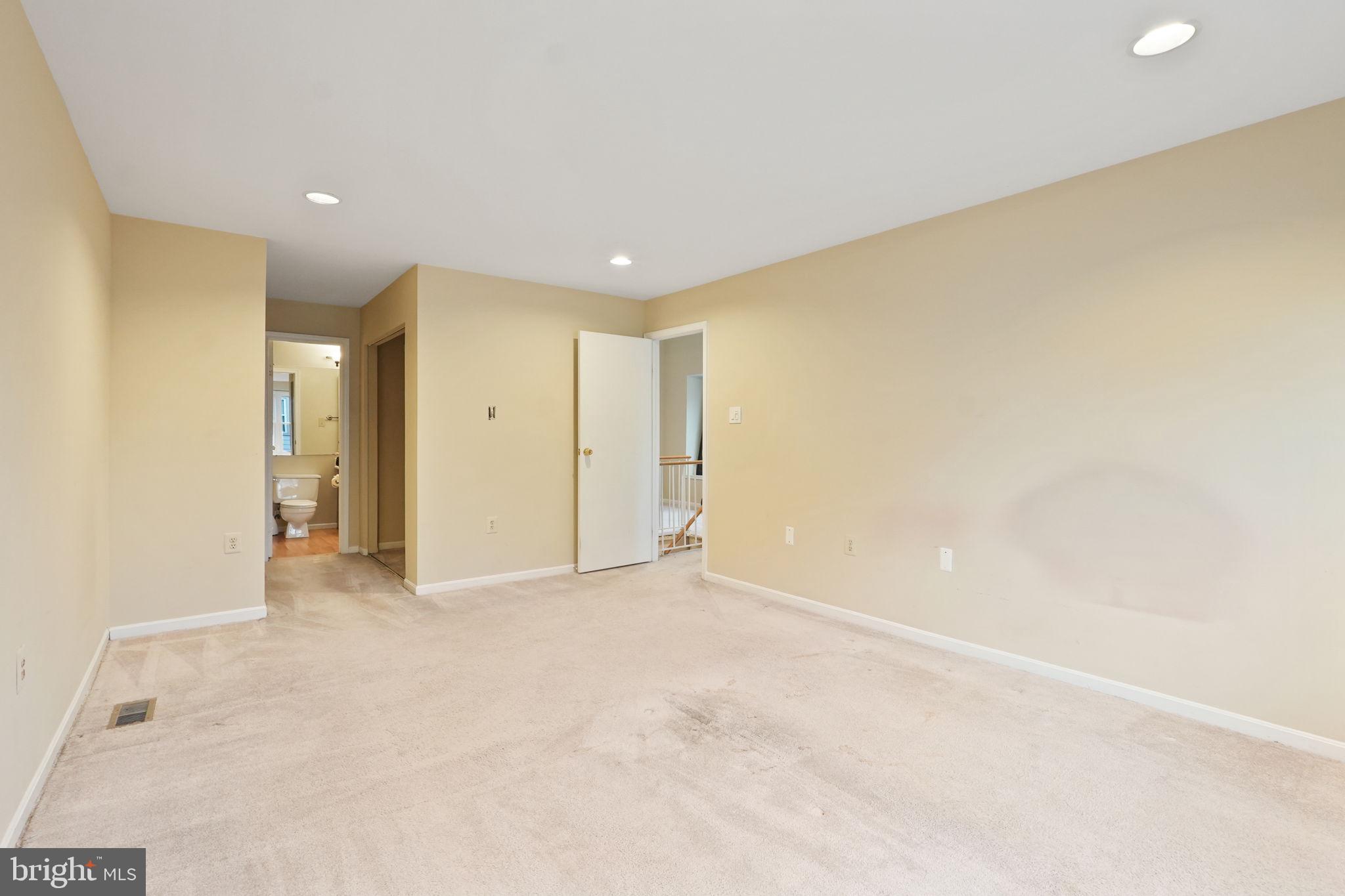 STONINGTON CONDOMINIUMS - Residential