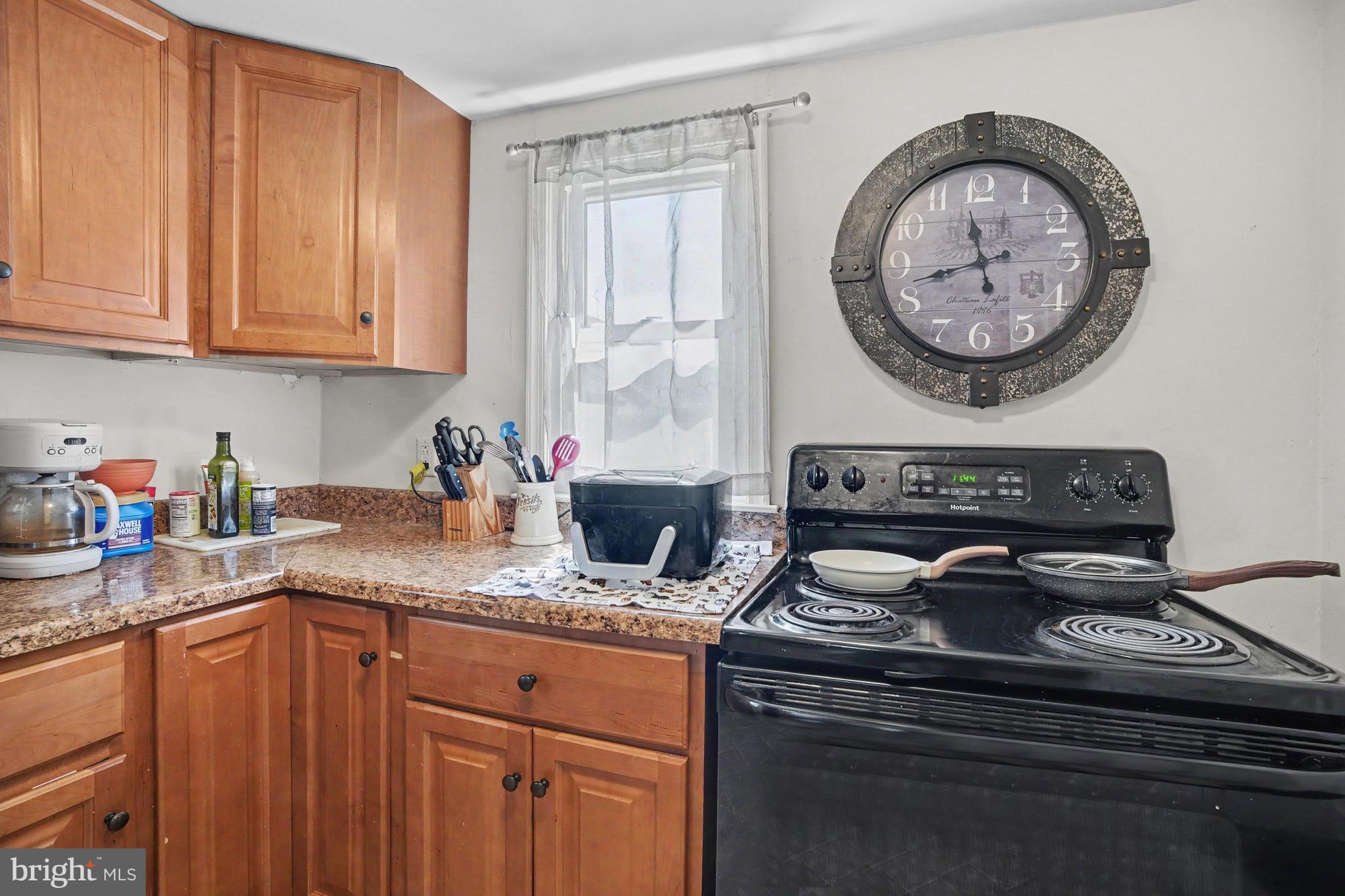 935 HILLSIDE AVENUE