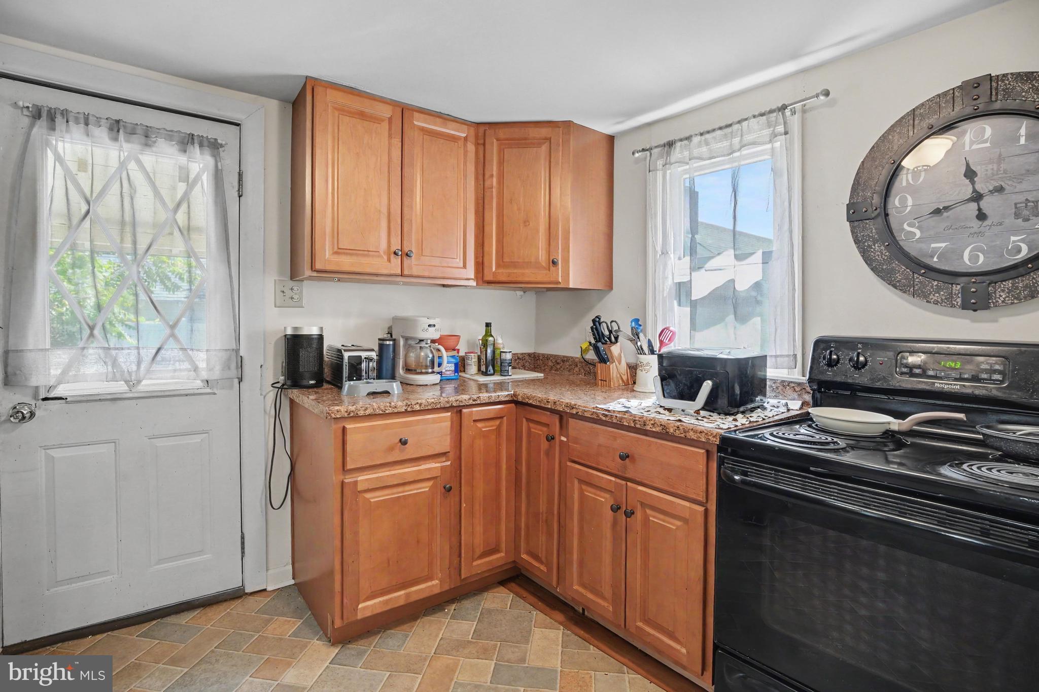 935 HILLSIDE AVENUE