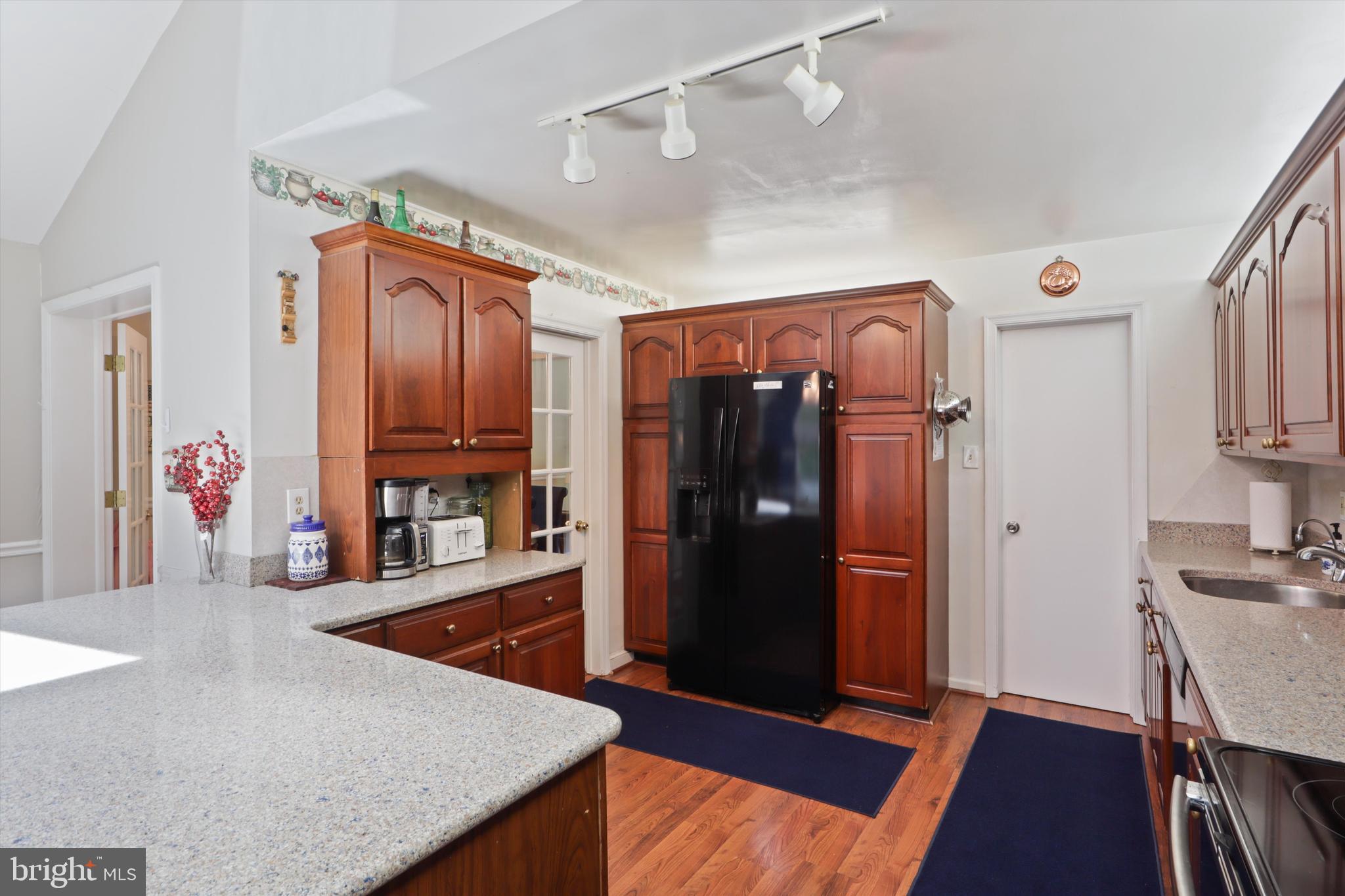 7131 MURRAY LANE