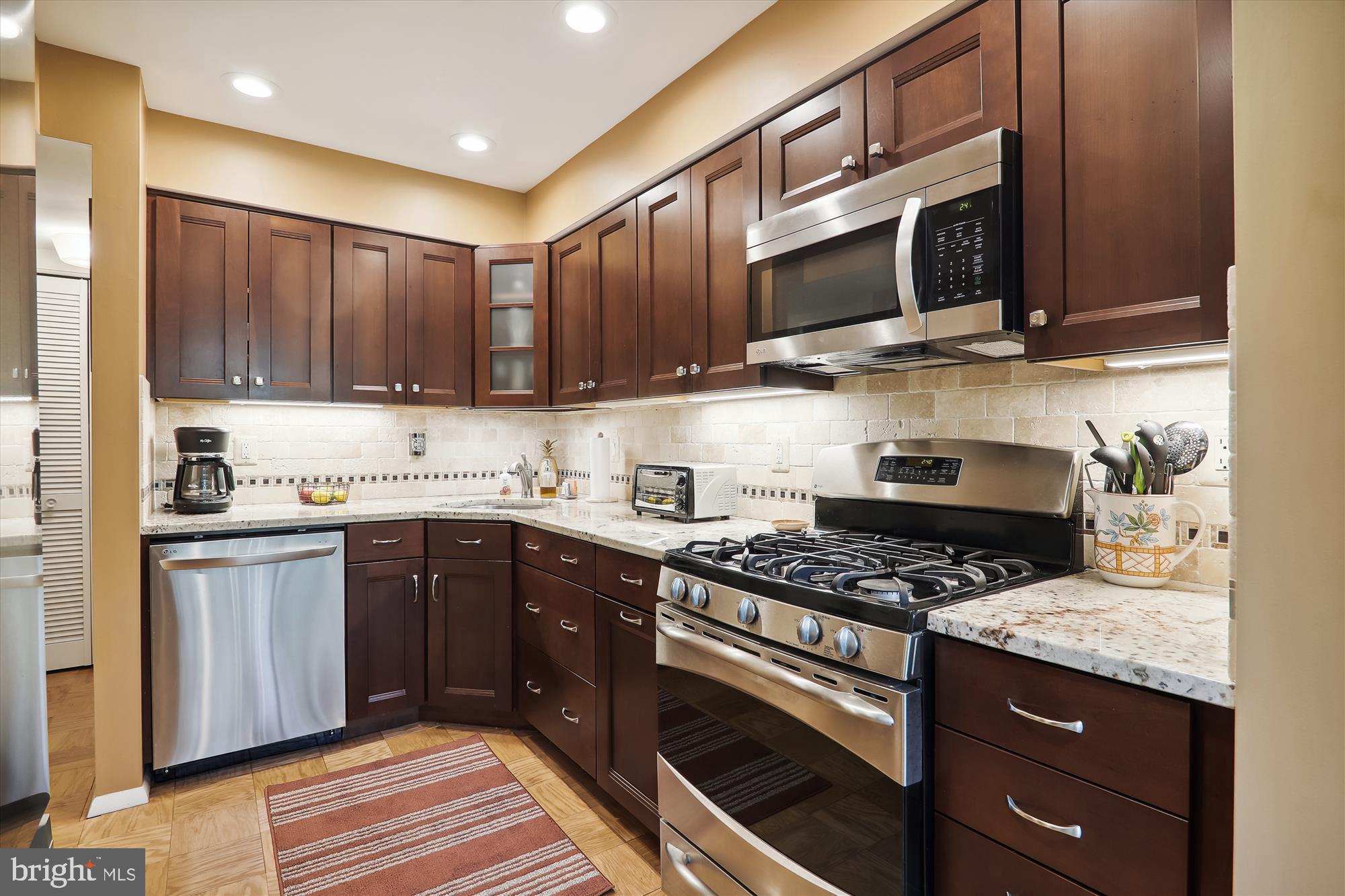 AMERICANA FINMARK - Residential