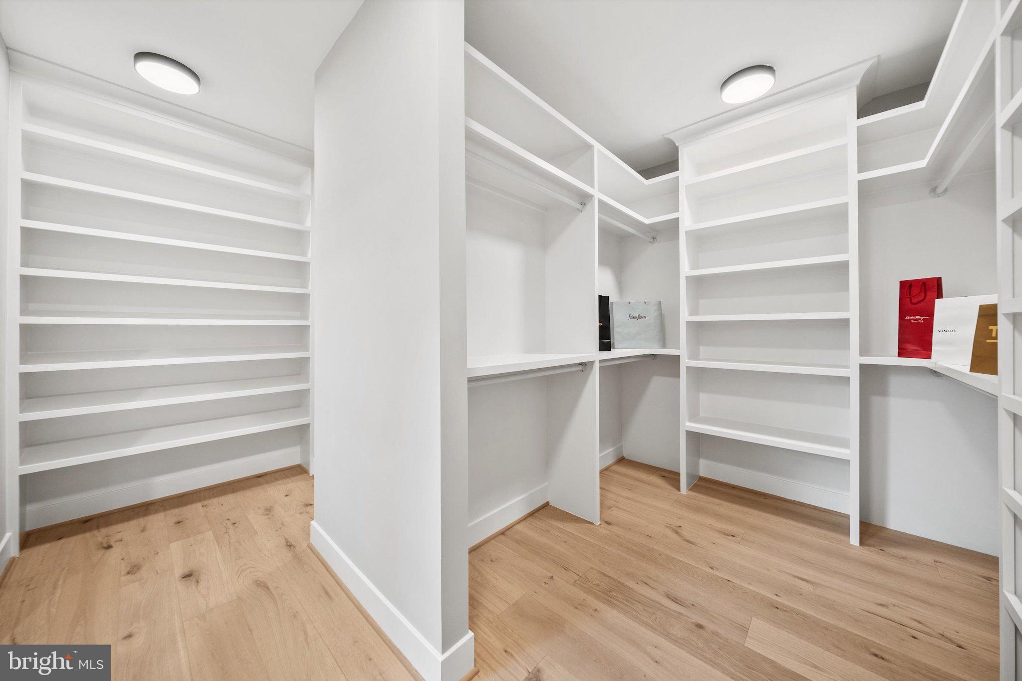 BERKSHIRE OAKWOOD - Residential