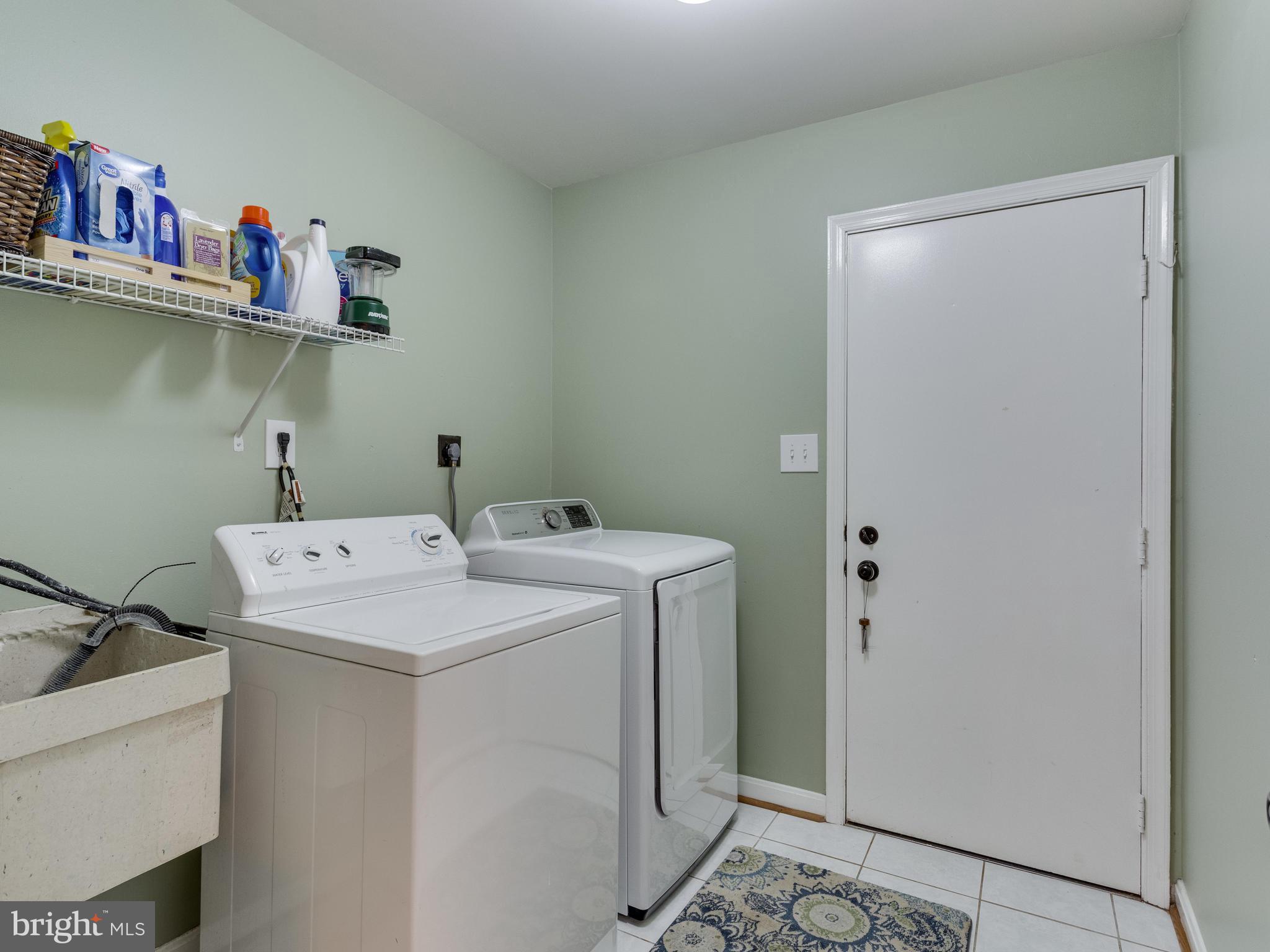 RIVERSIDE - Residential Lease