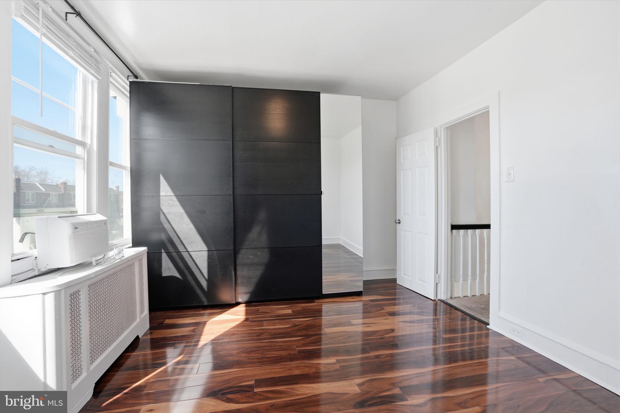 OXFORD CIRCLE - Residential