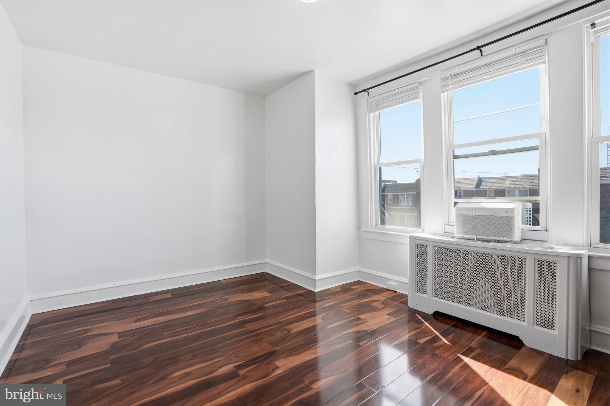 OXFORD CIRCLE - Residential