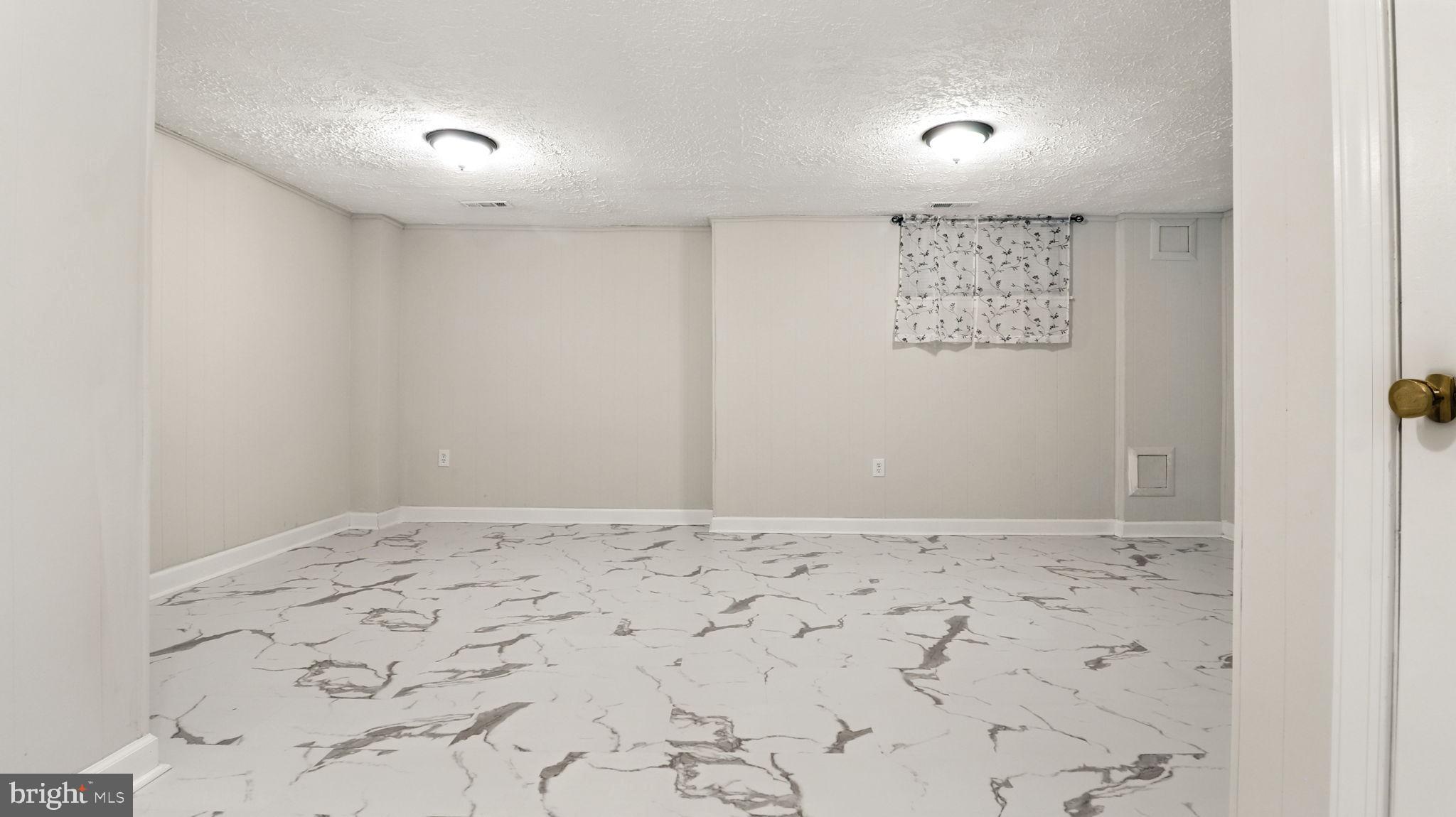 TWELVE TREES - Residential