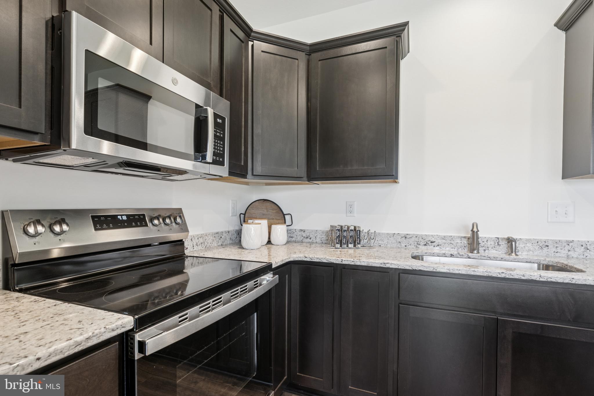 KINGS COURT AT BROWNSTONE - Residential