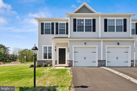 Townhouse For Sale - 3700 Castle Drive #LOT 271<br/> DOVER, PA 17315