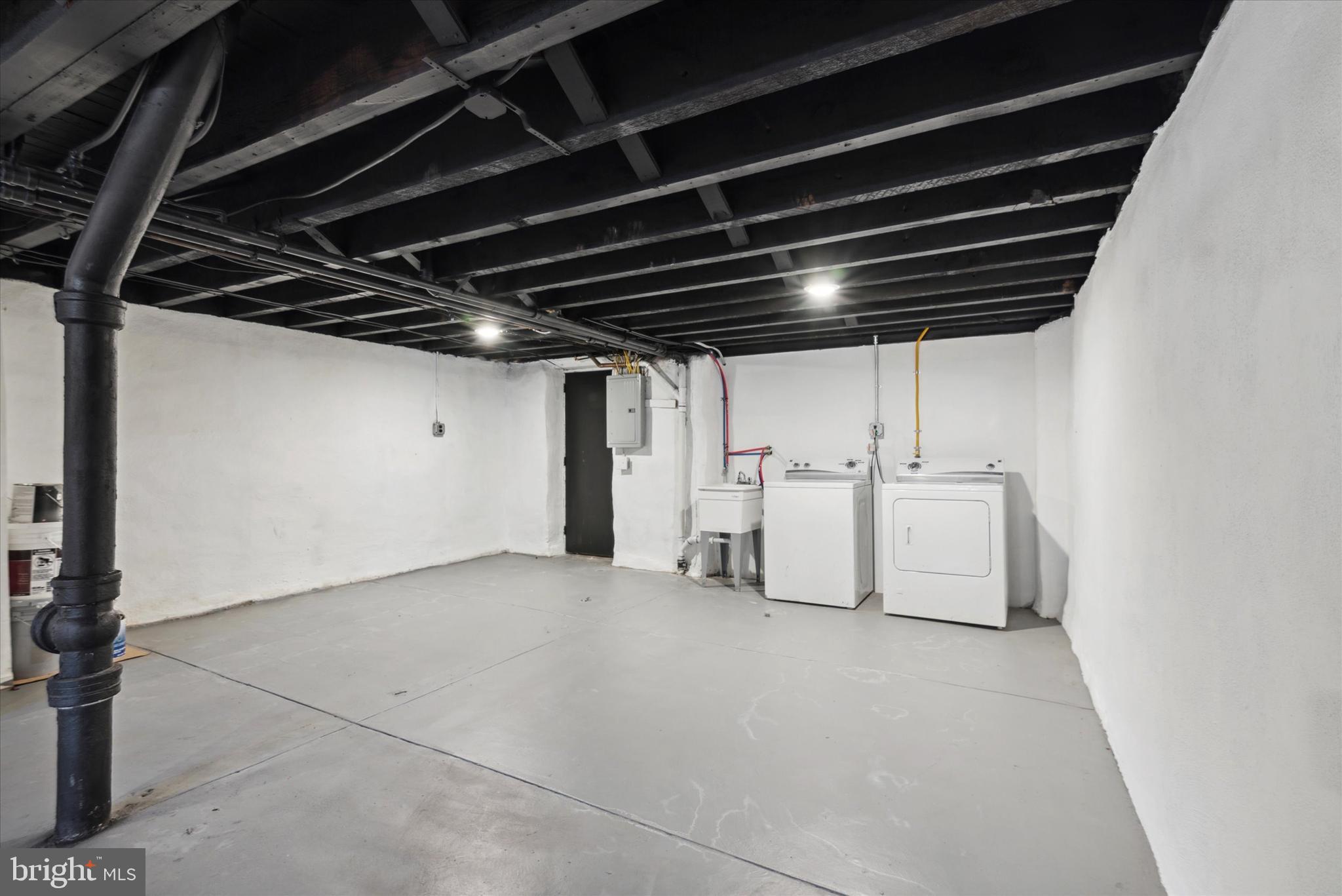 LAWNCREST - Residential