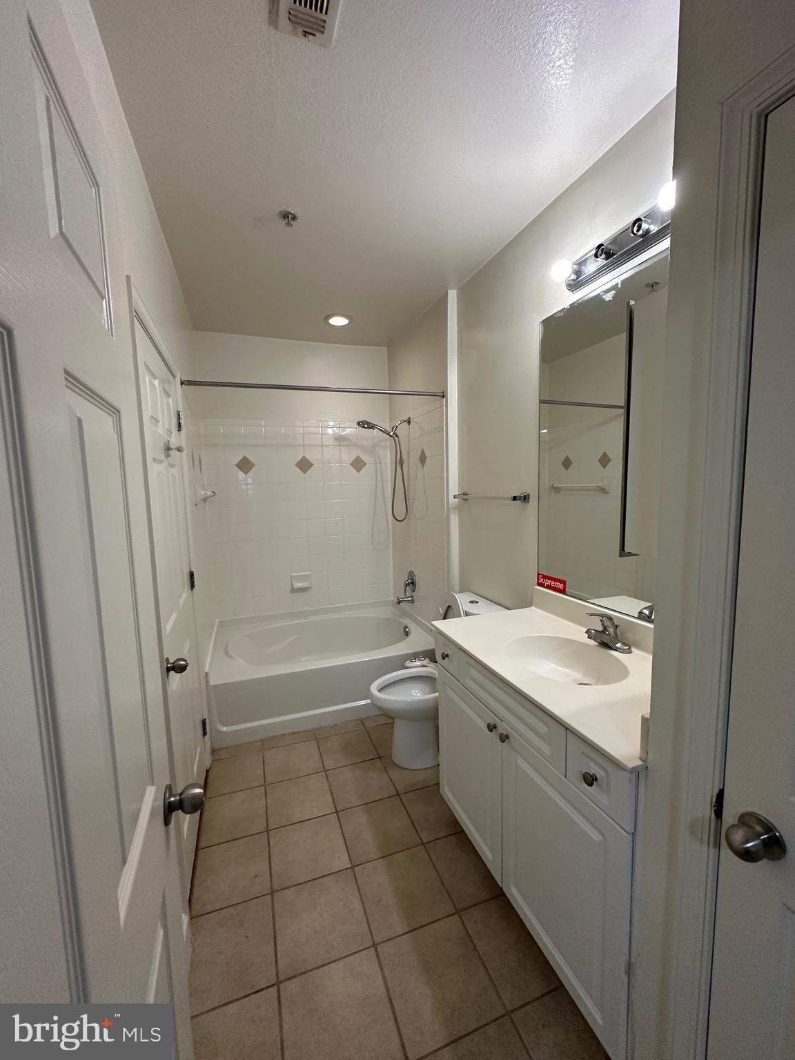 FITZ AT ROCKVILLE TOWN C - Residential Lease