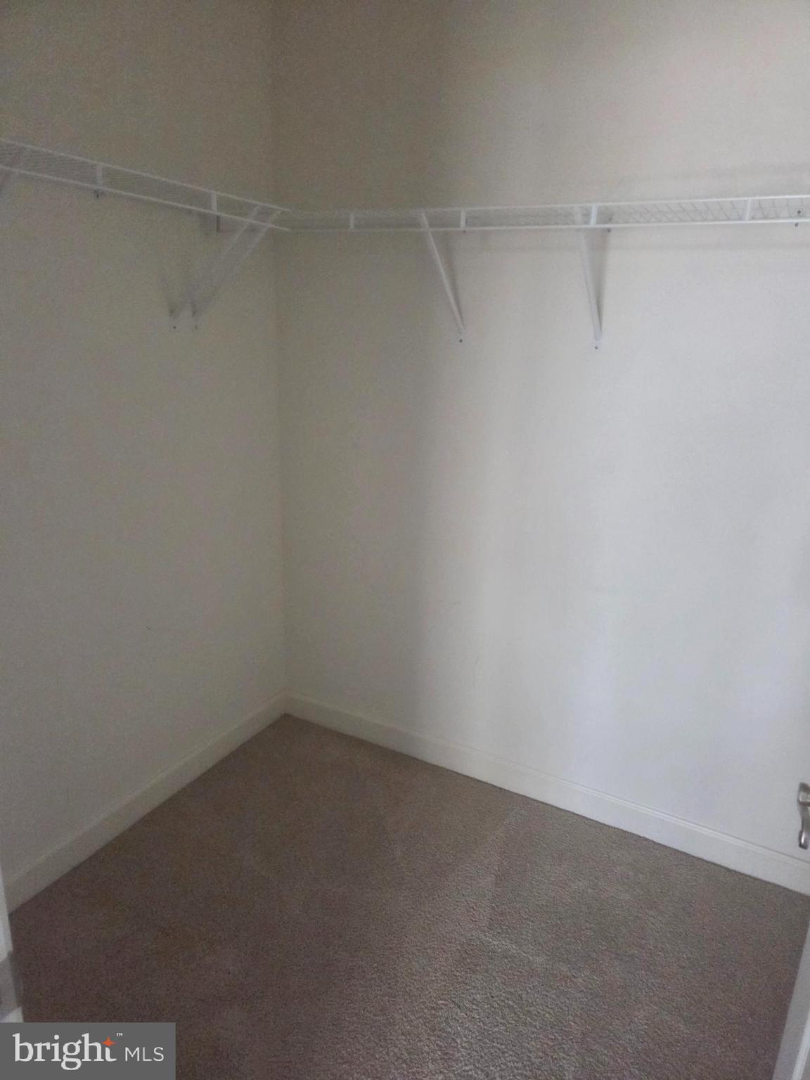 CREEKSTONE VILLAGE - Residential Lease