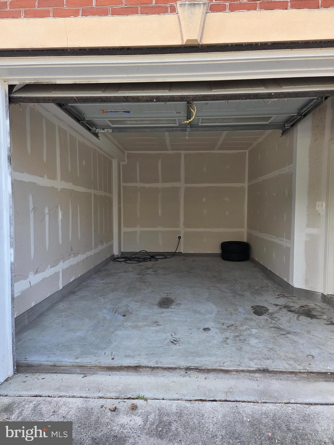 CREEKSTONE VILLAGE - Residential Lease