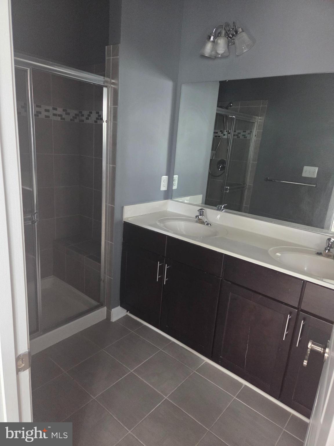 CREEKSTONE VILLAGE - Residential Lease